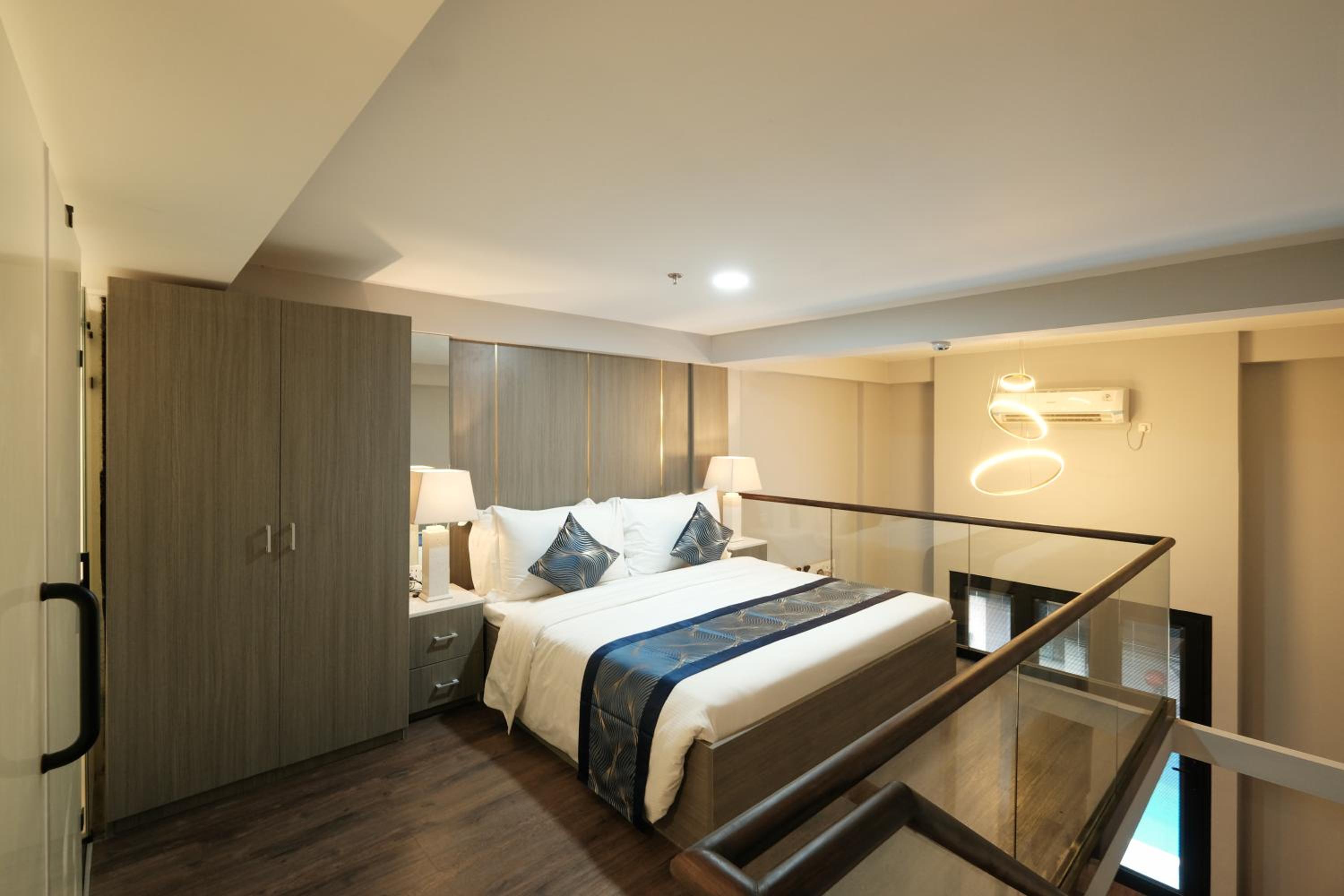 Mezzanine Premier - Photo 9
