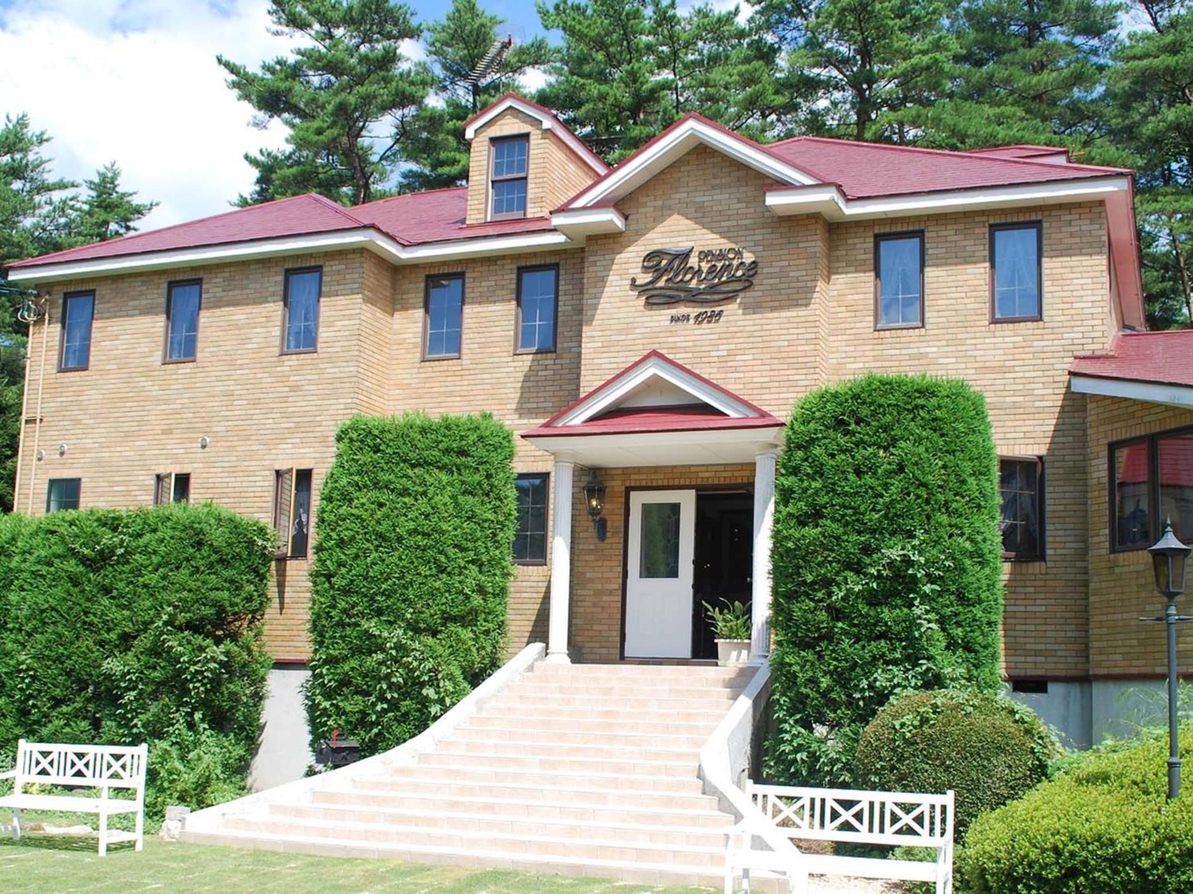 Seven-Bedroom House photo 1