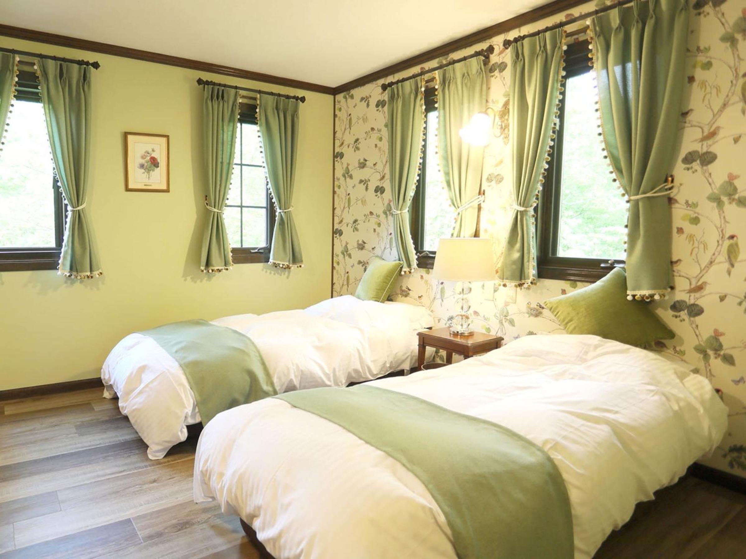 Seven-Bedroom House photo 2
