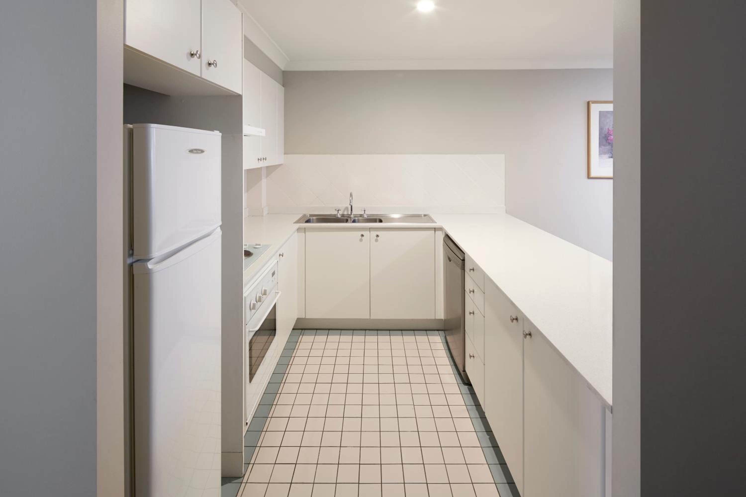 Four-Bedroom Deluxe Apartment - Photo 11