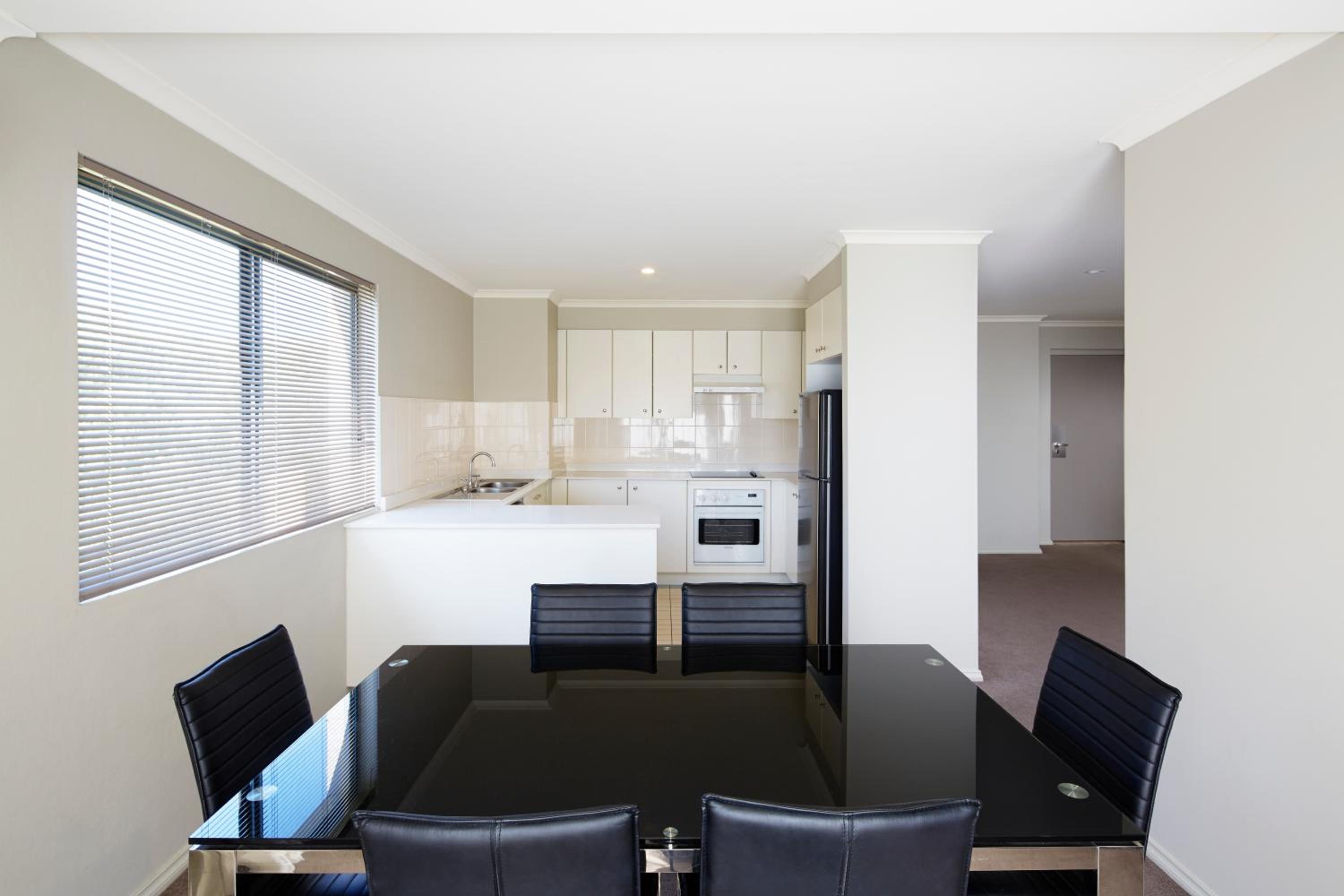 Four-Bedroom Deluxe Apartment - Photo 13