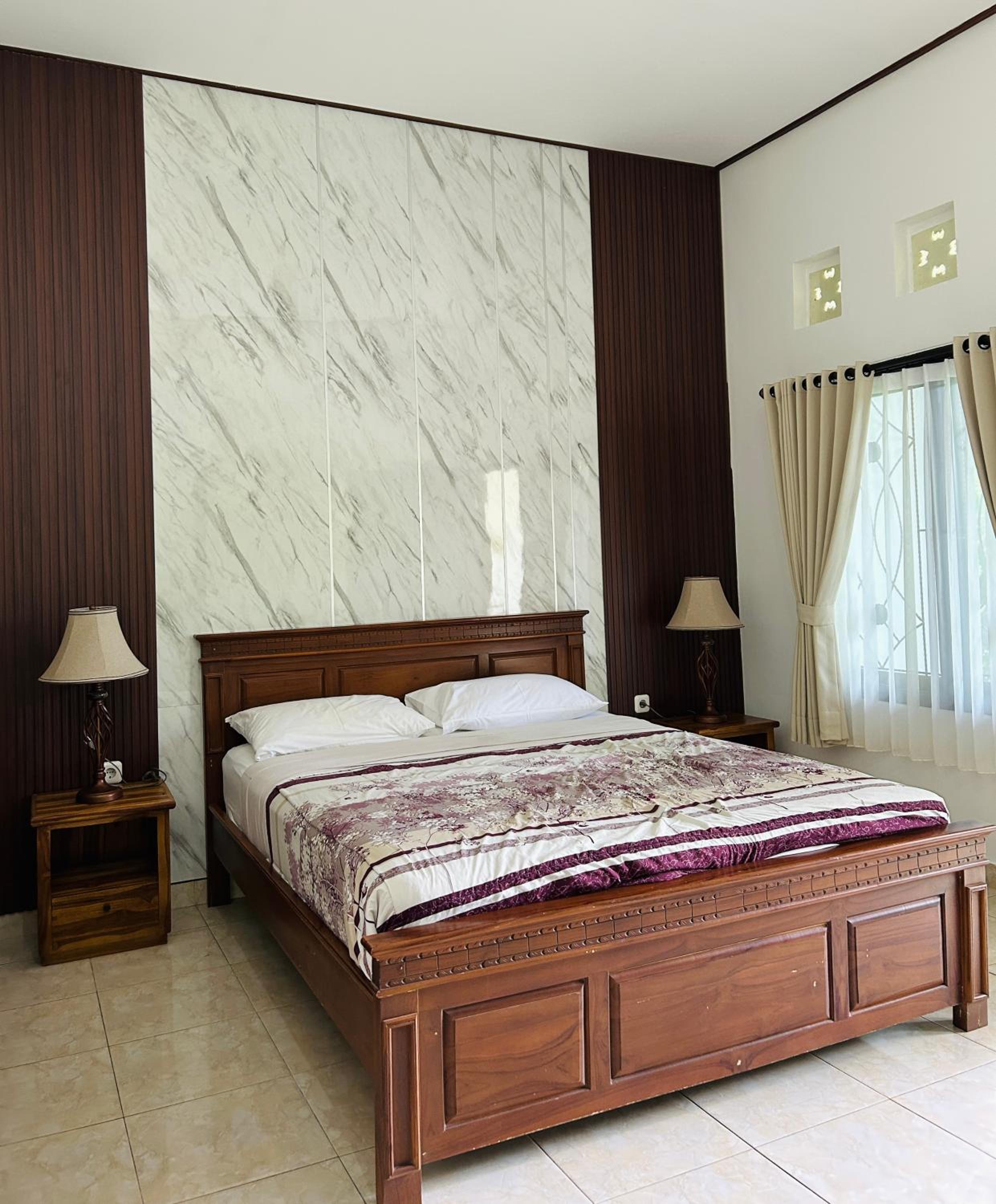 Standard Queen Room