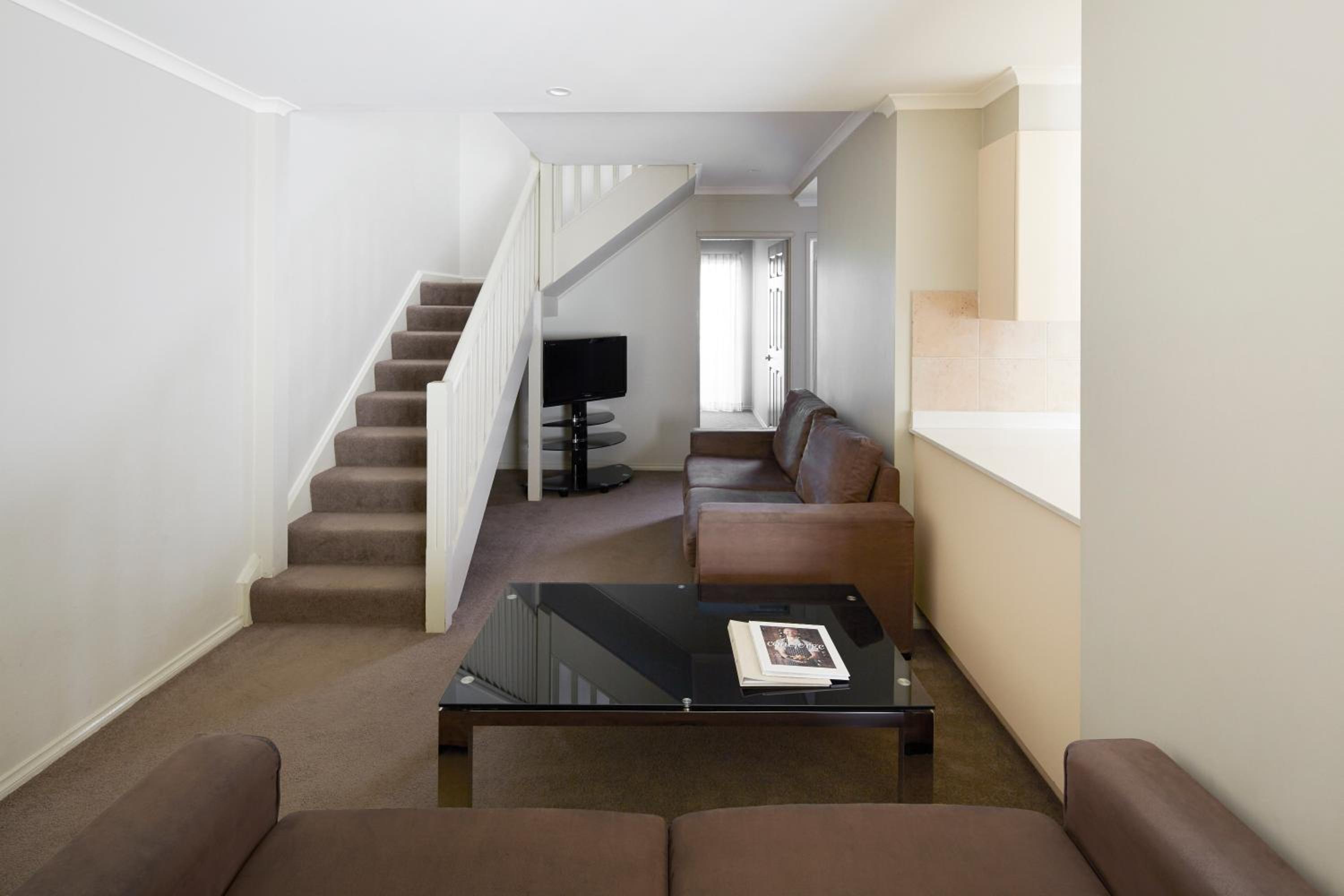 Four-Bedroom Deluxe Apartment - Photo 12