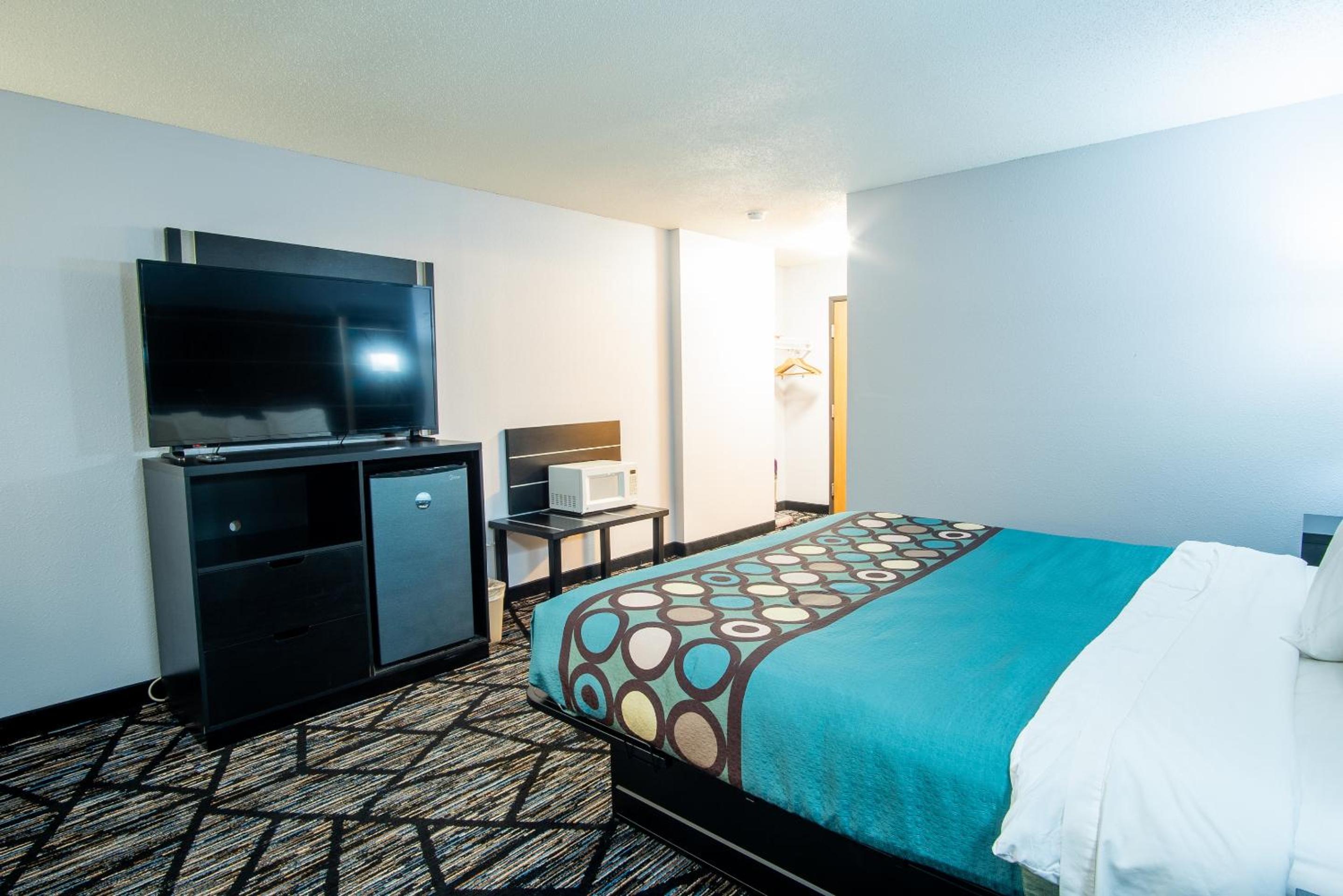 Deluxe King Room - Photo 4