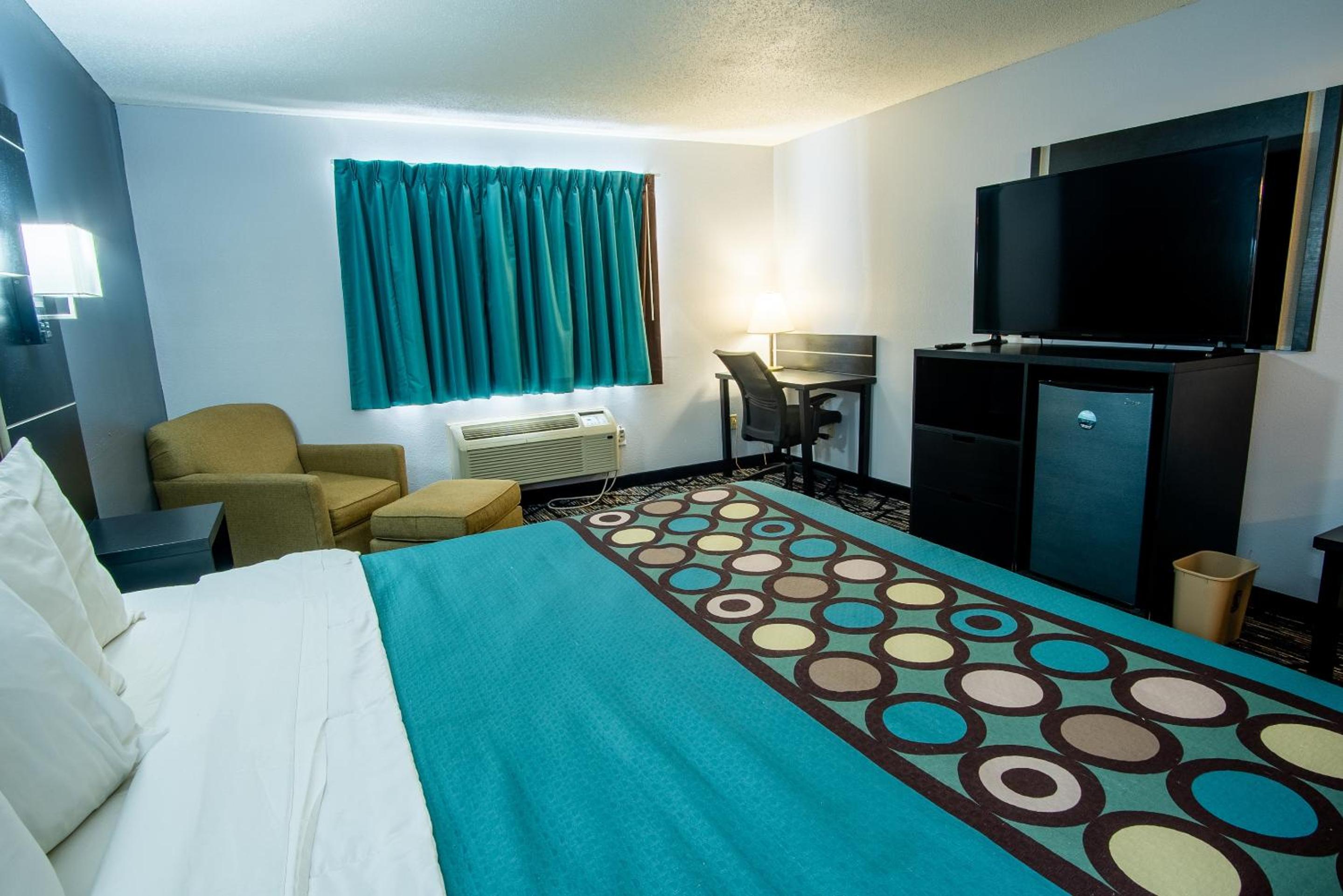 Deluxe King Room - Photo 3