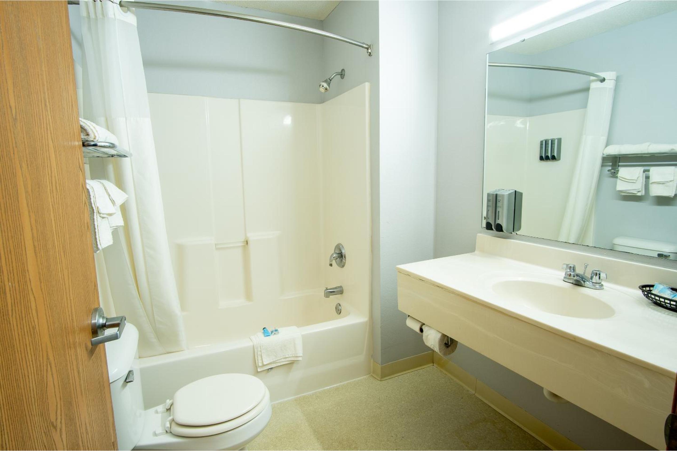 Deluxe King Room - Photo 6