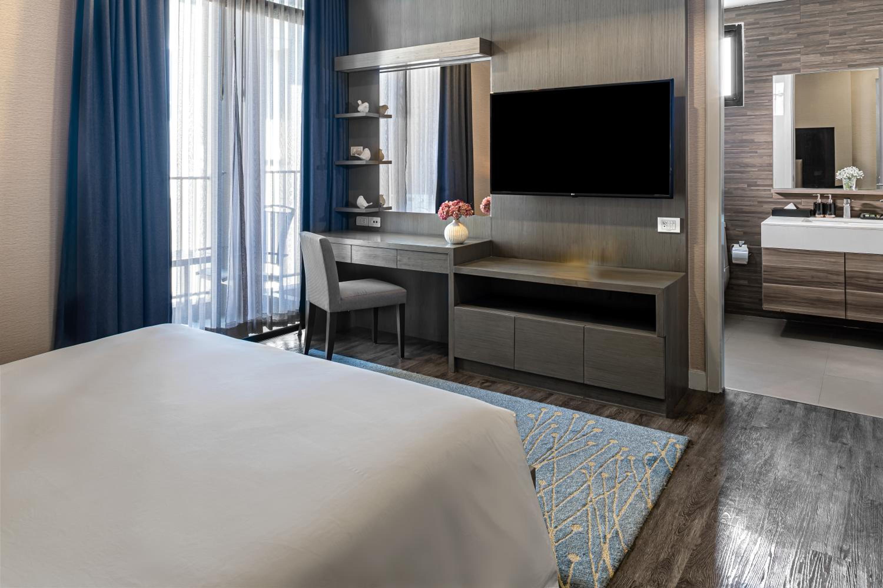 Deluxe Three-Bedroom Suite photo 3