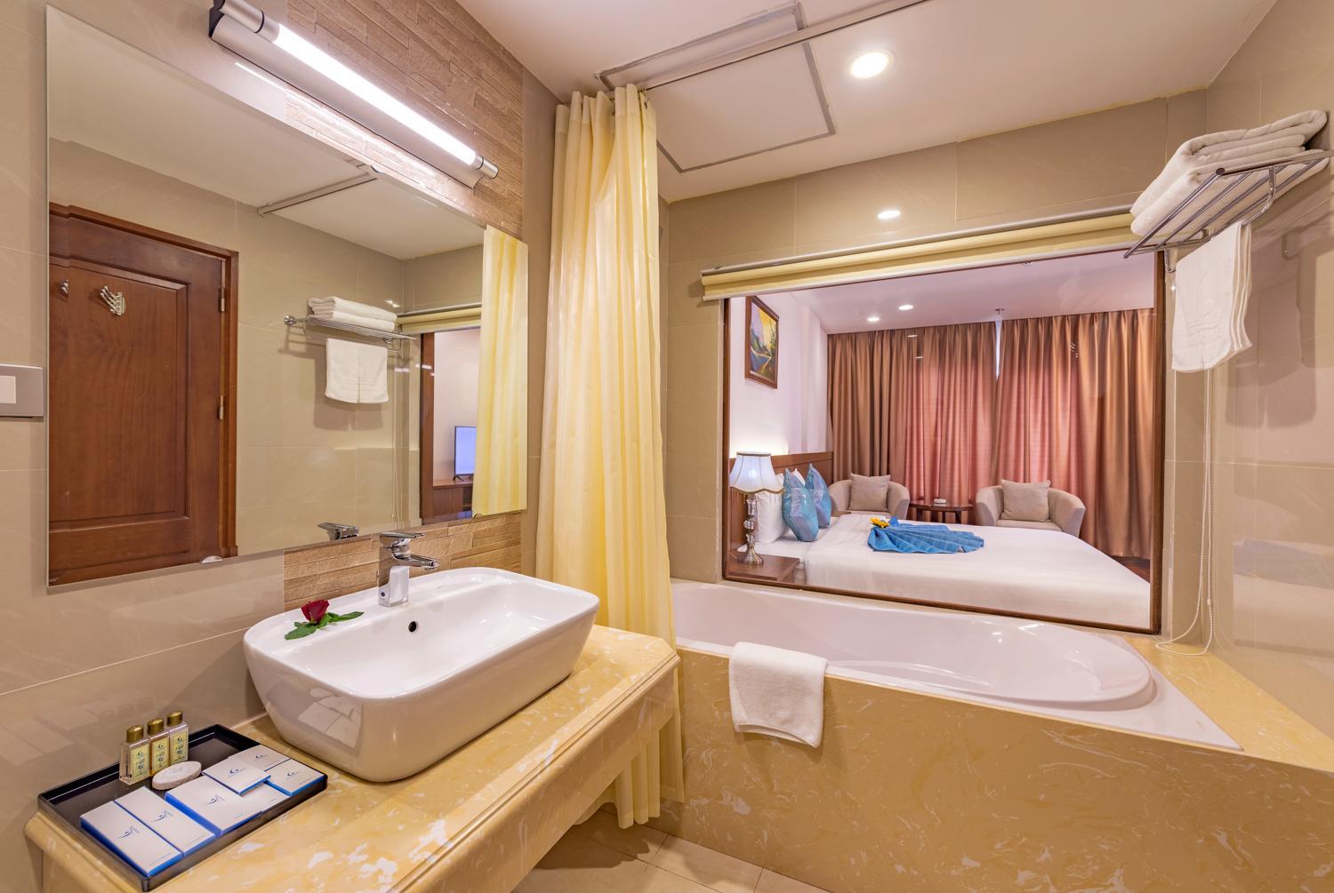 Deluxe Double Room photo 2