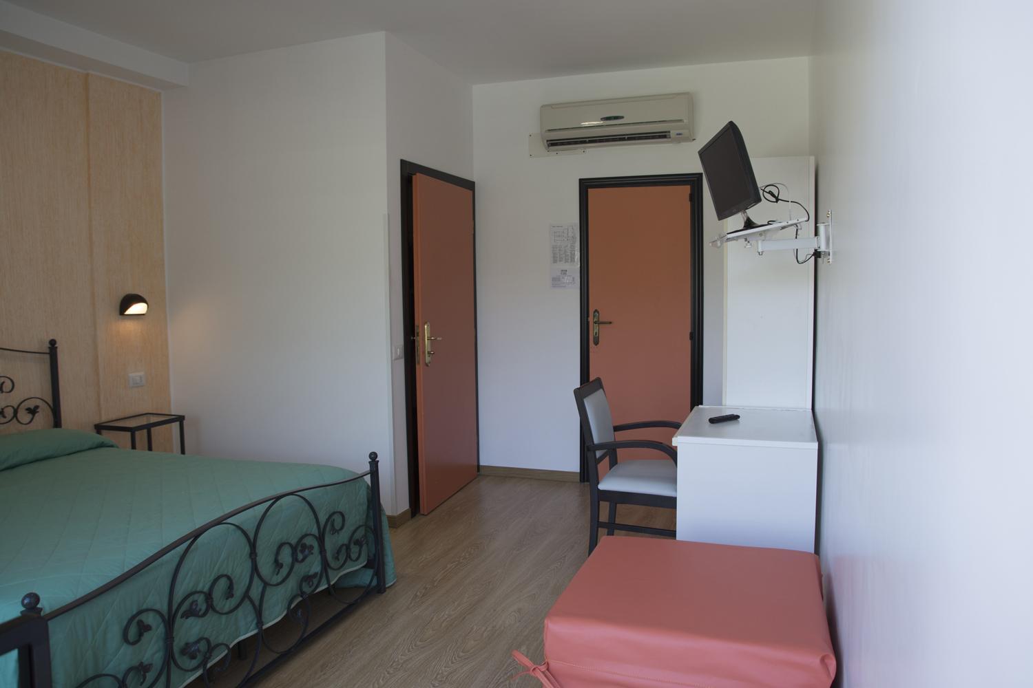 King Room with Garden View - Photo 7