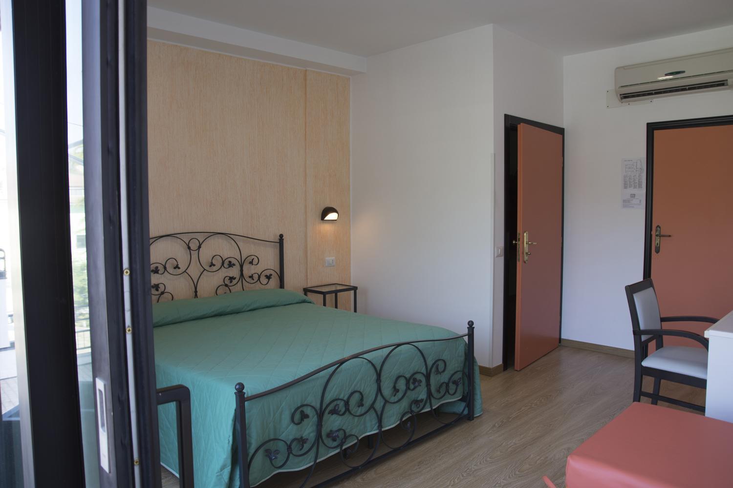 King Room with Garden View - Photo 6