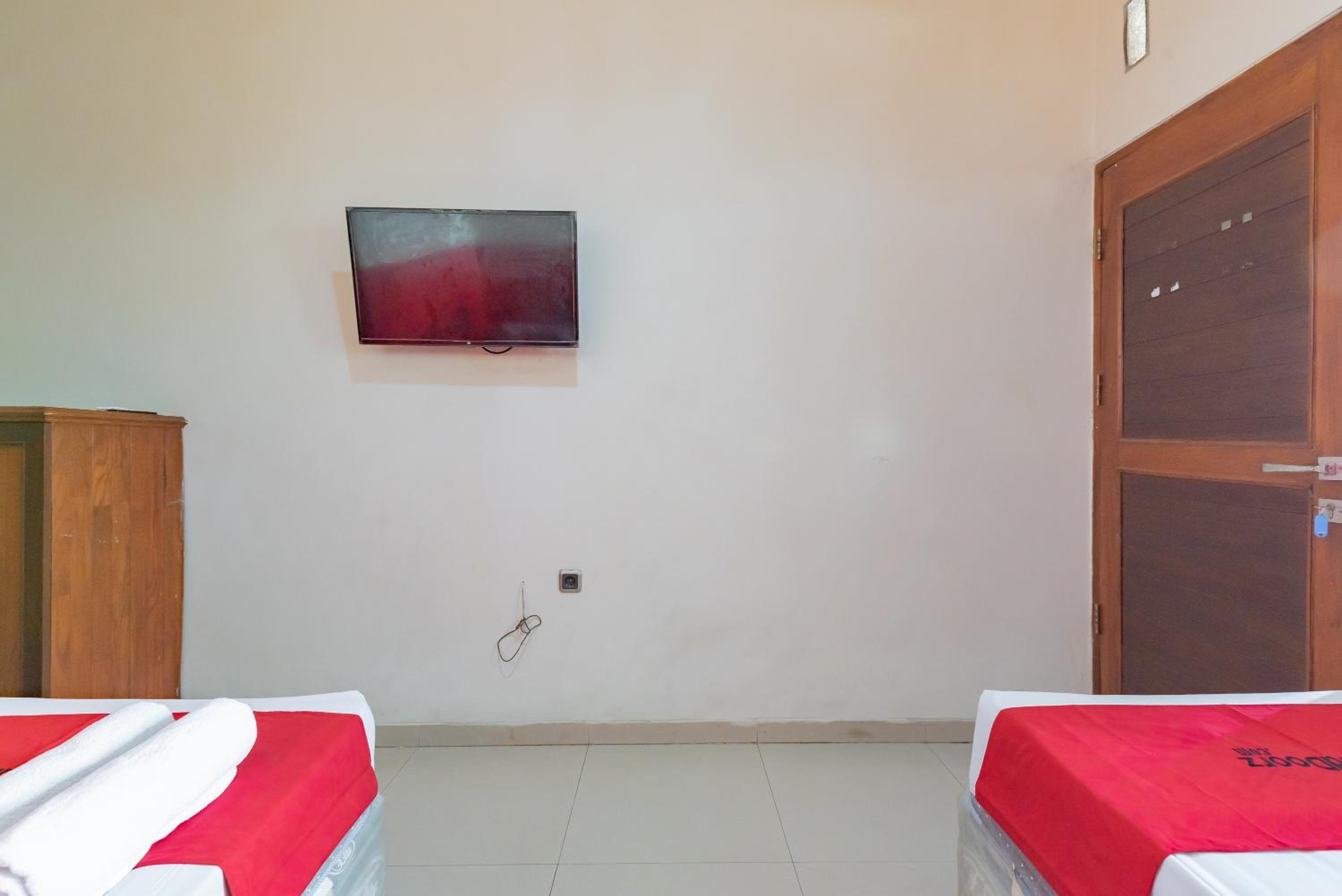 Standard Twin Room - Photo 3