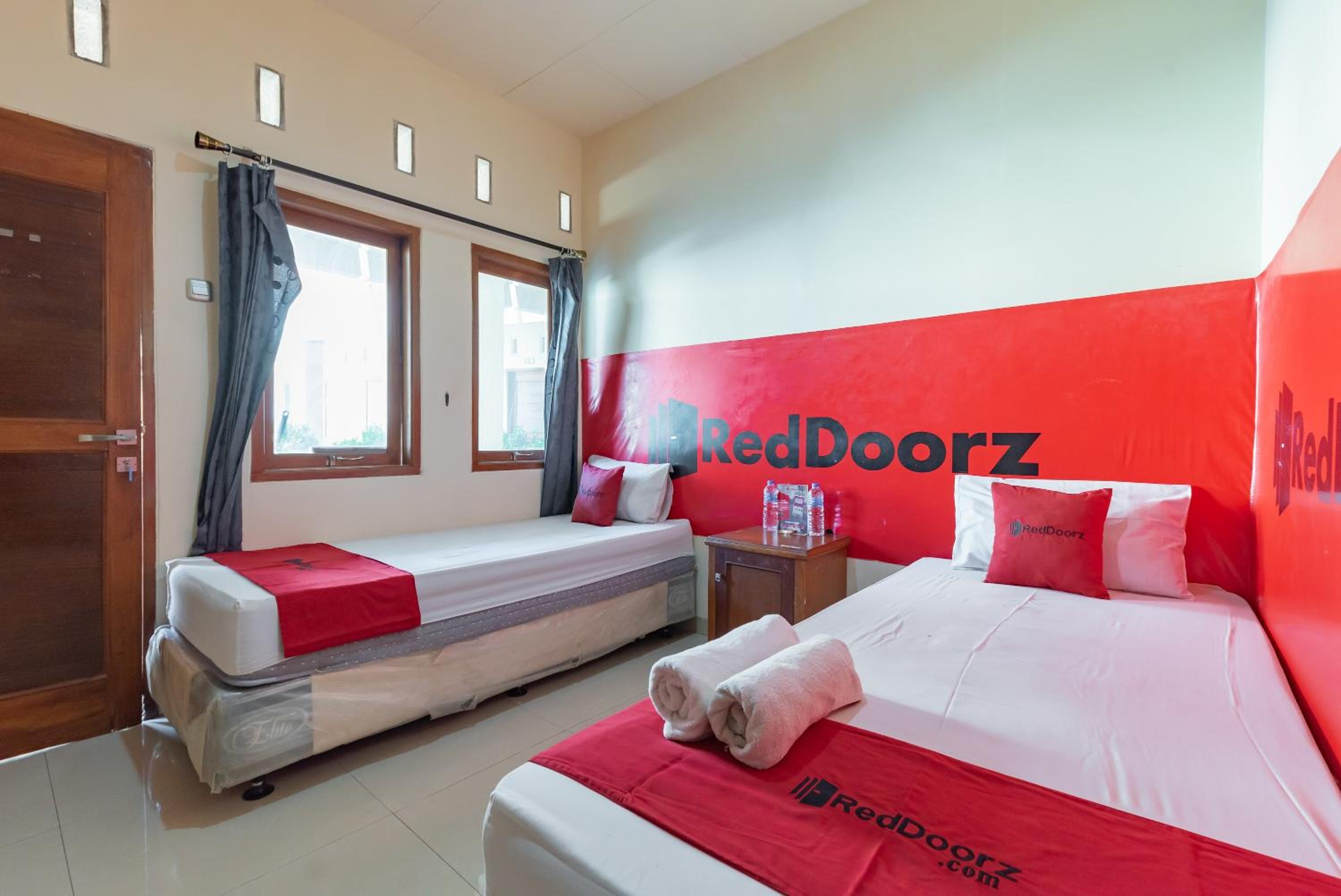 Standard Twin Room - Photo 4