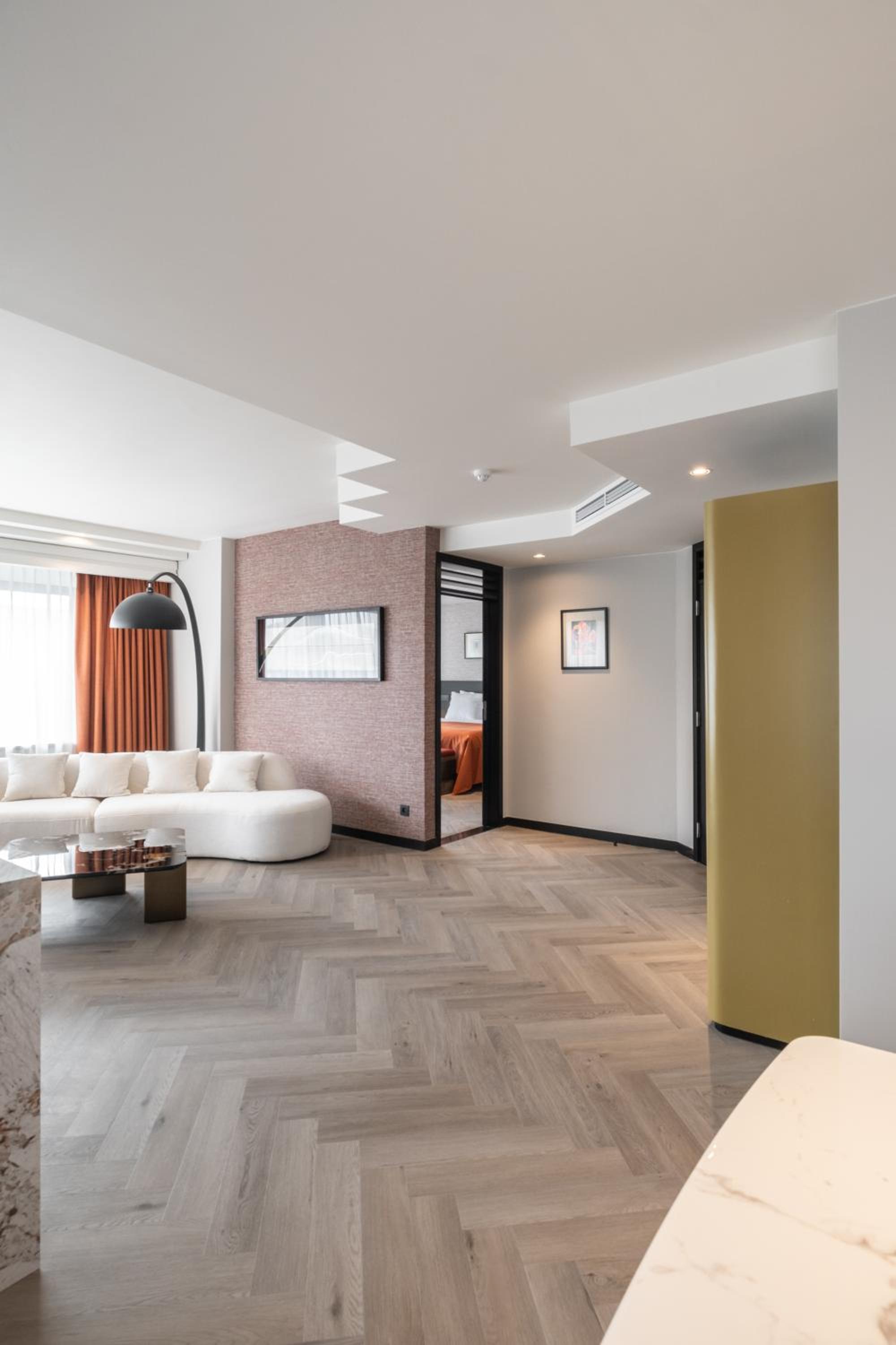 Deluxe Suite City View - Photo 2