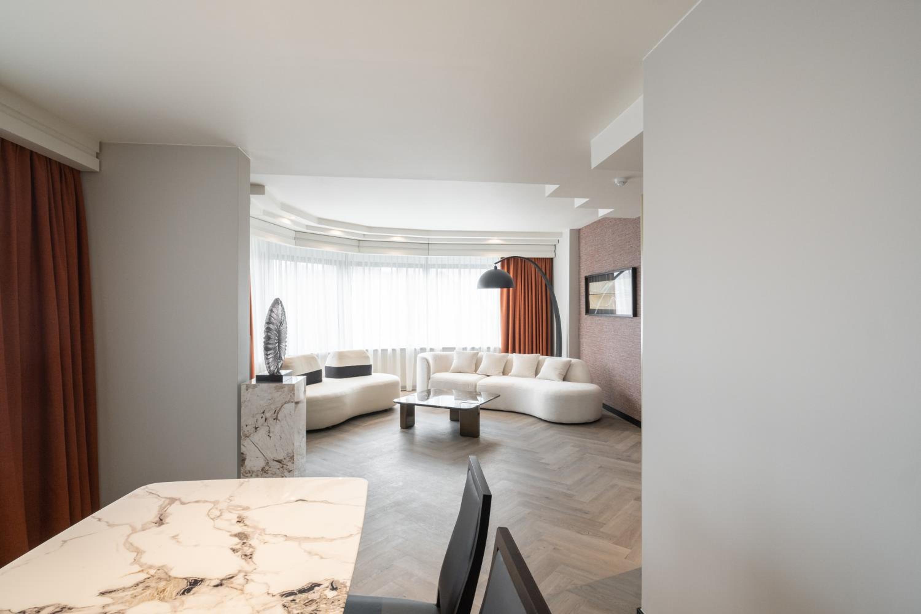 Deluxe Suite City View - Photo 7