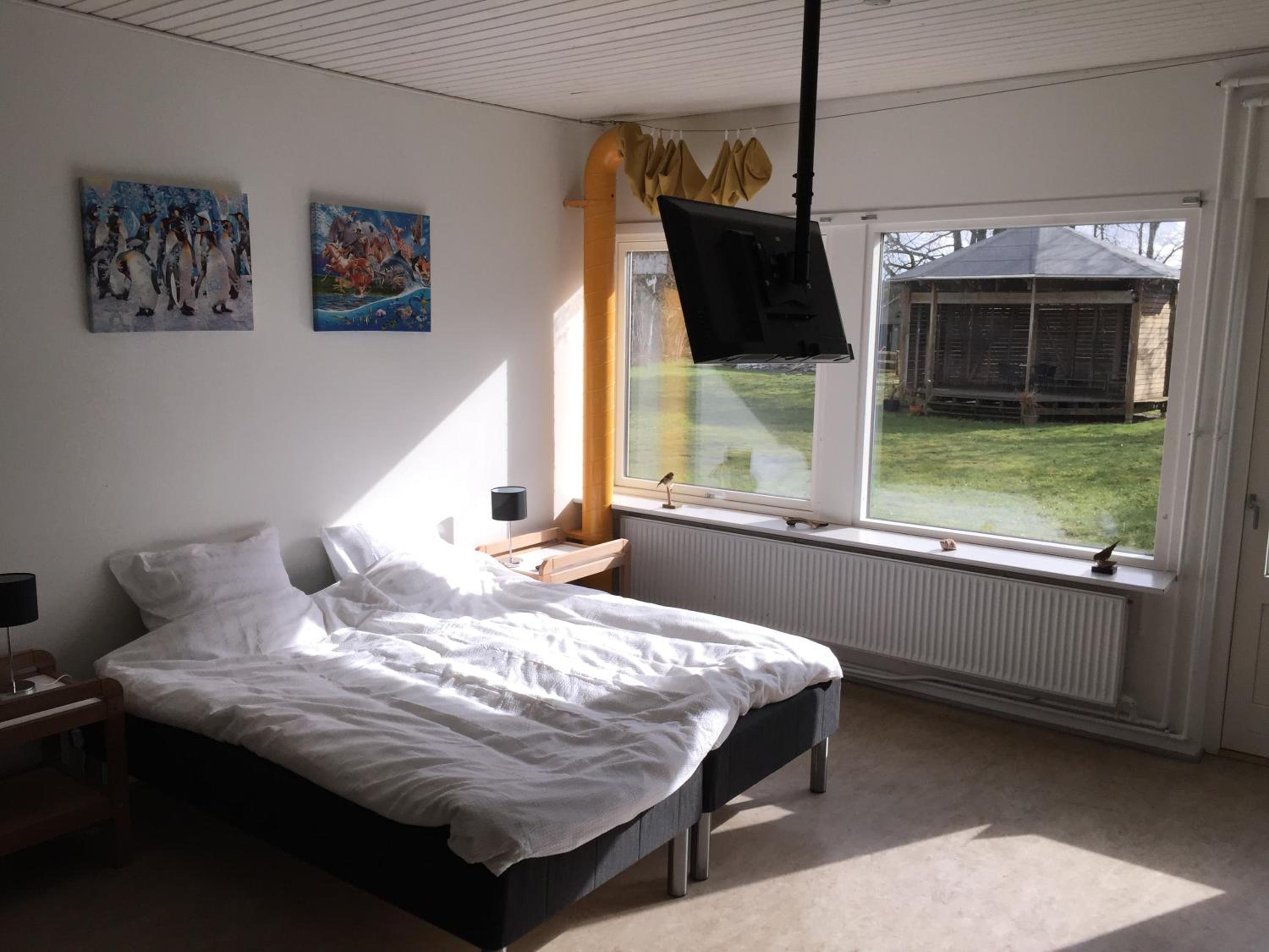 Studio Apartment with Private Bathroom & Shared Kitchen photo 1