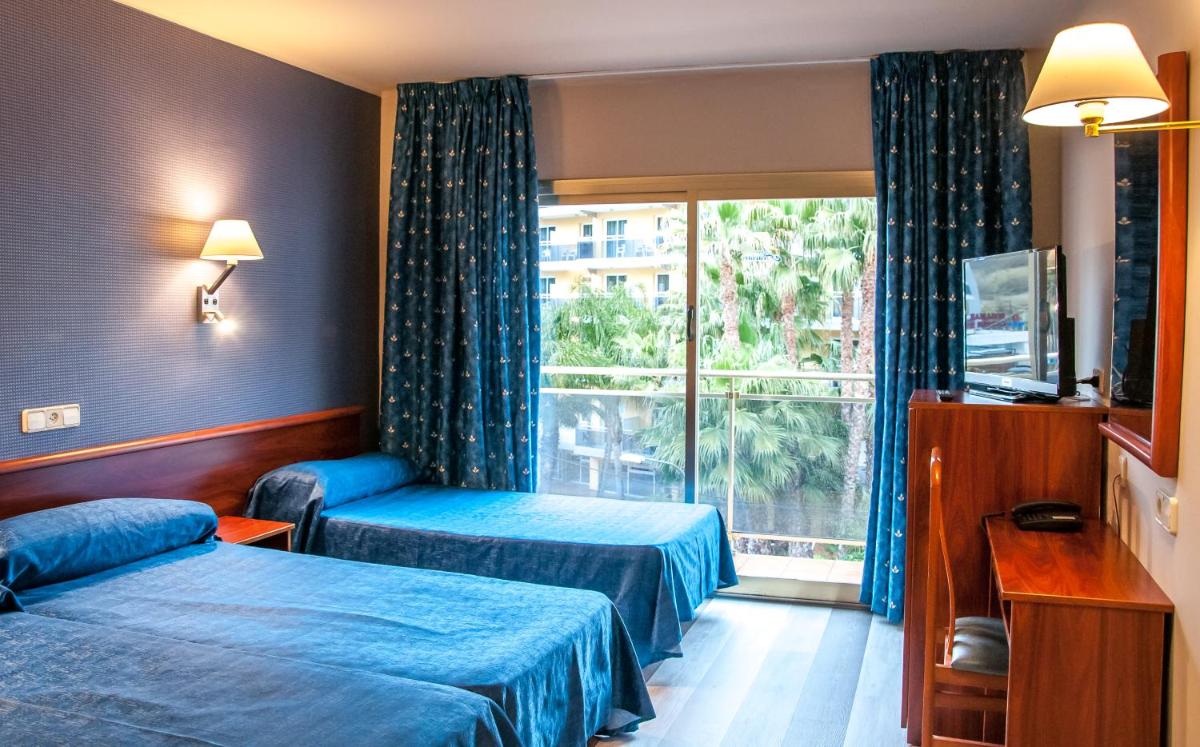 Triple Room with Single Beds photo 2