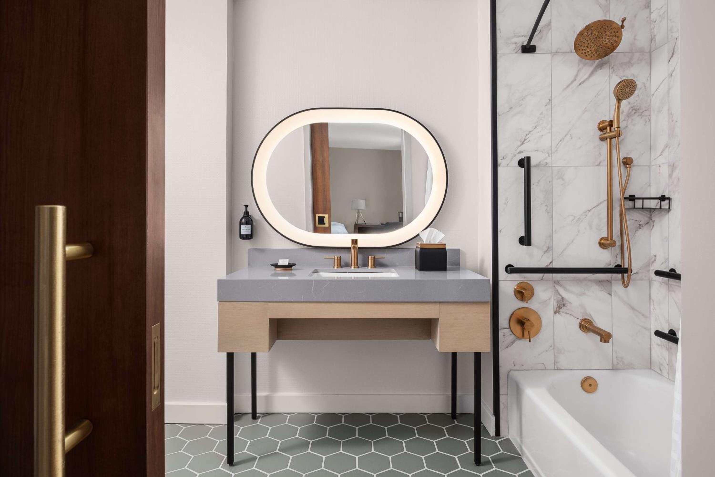 King Room with Mobility Accessible Tub - Photo 5