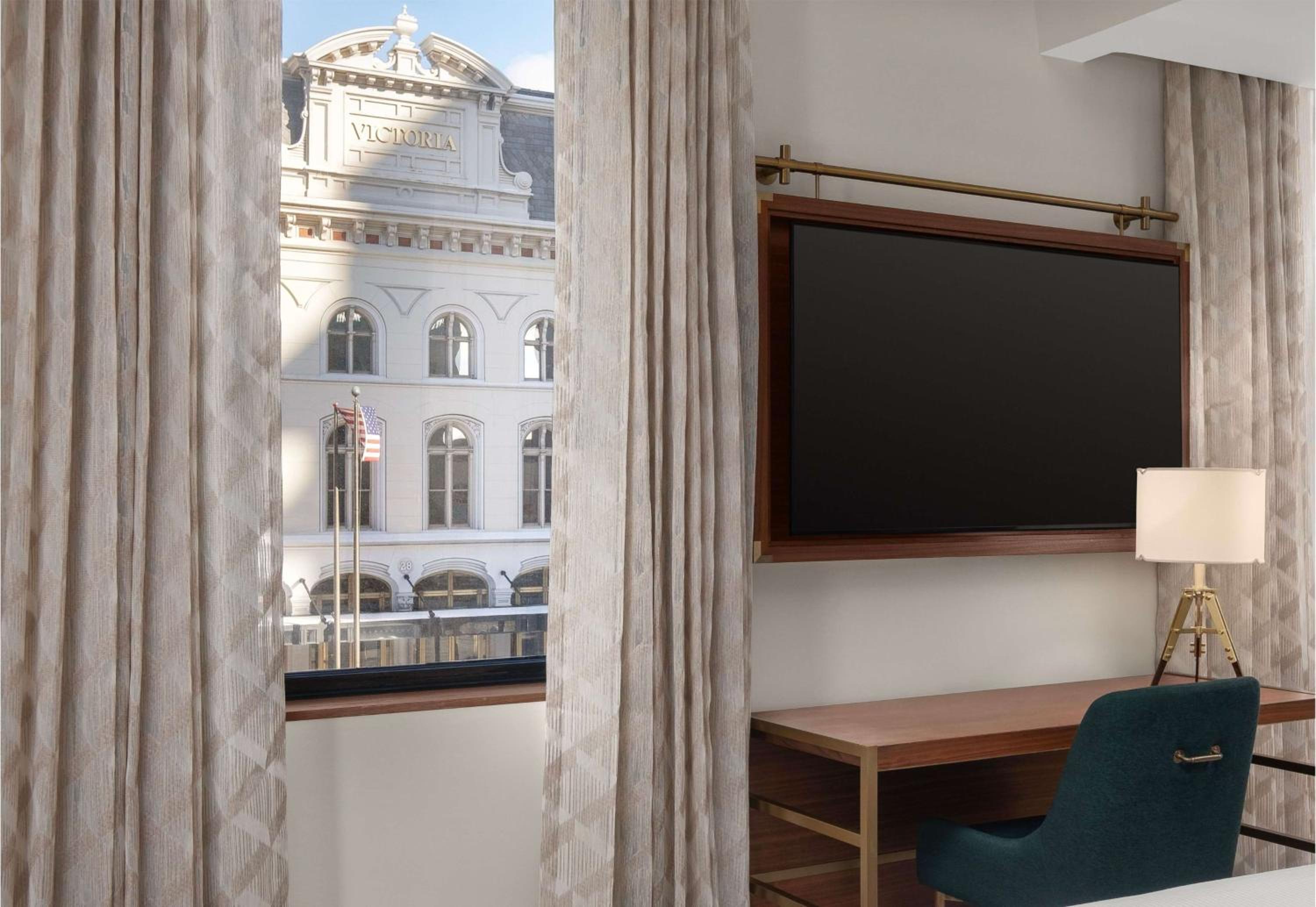 King Room with Theater View - Photo 4
