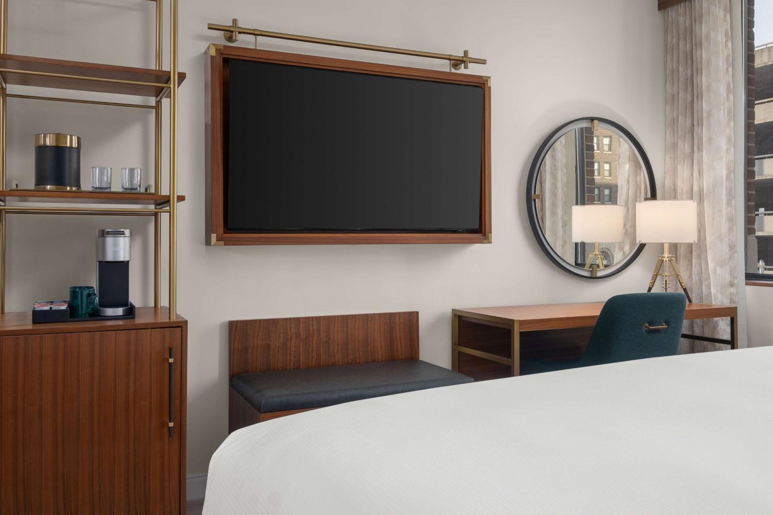 King Room - Hearing Access - Photo 8