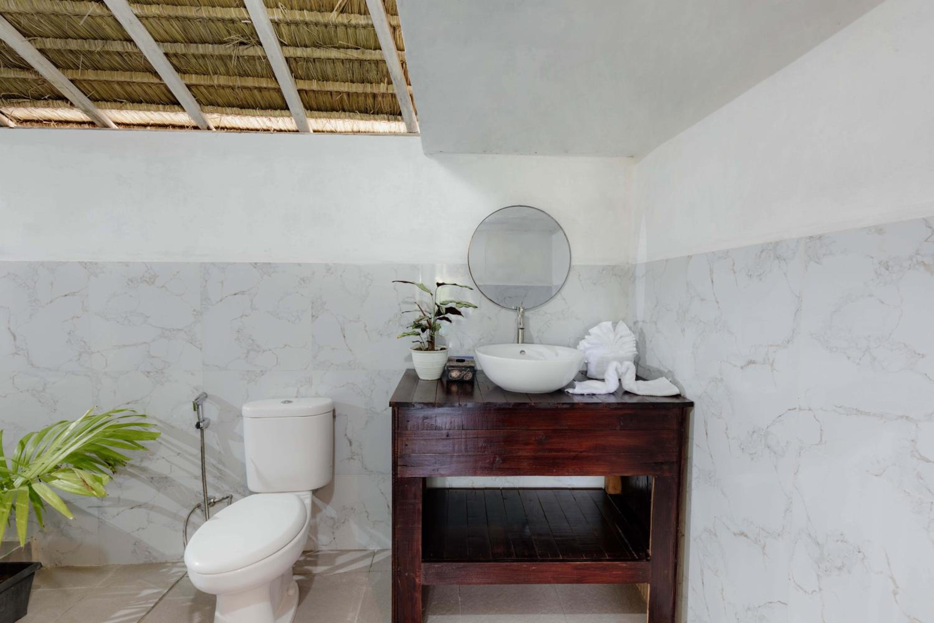 One-Bedroom Bungalow - Photo 11