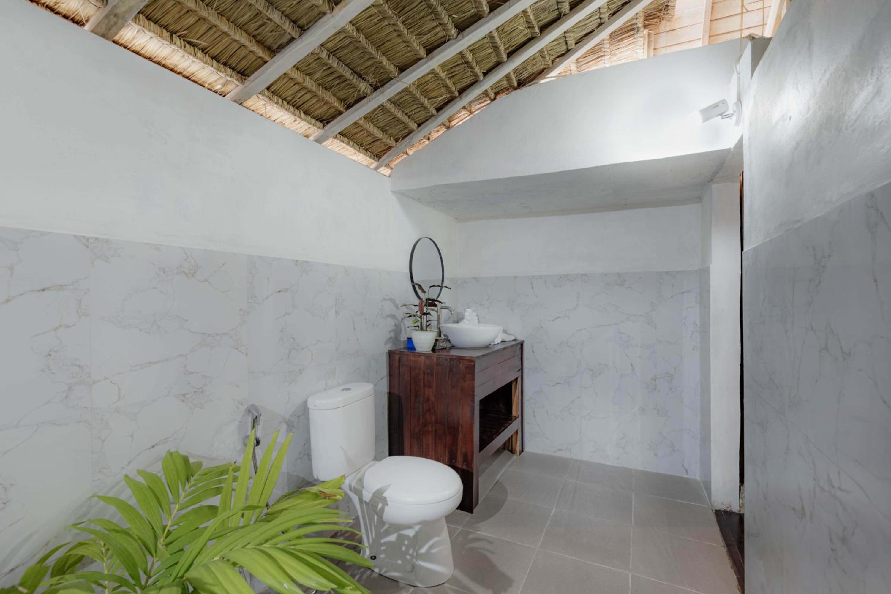 One-Bedroom Bungalow - Photo 3