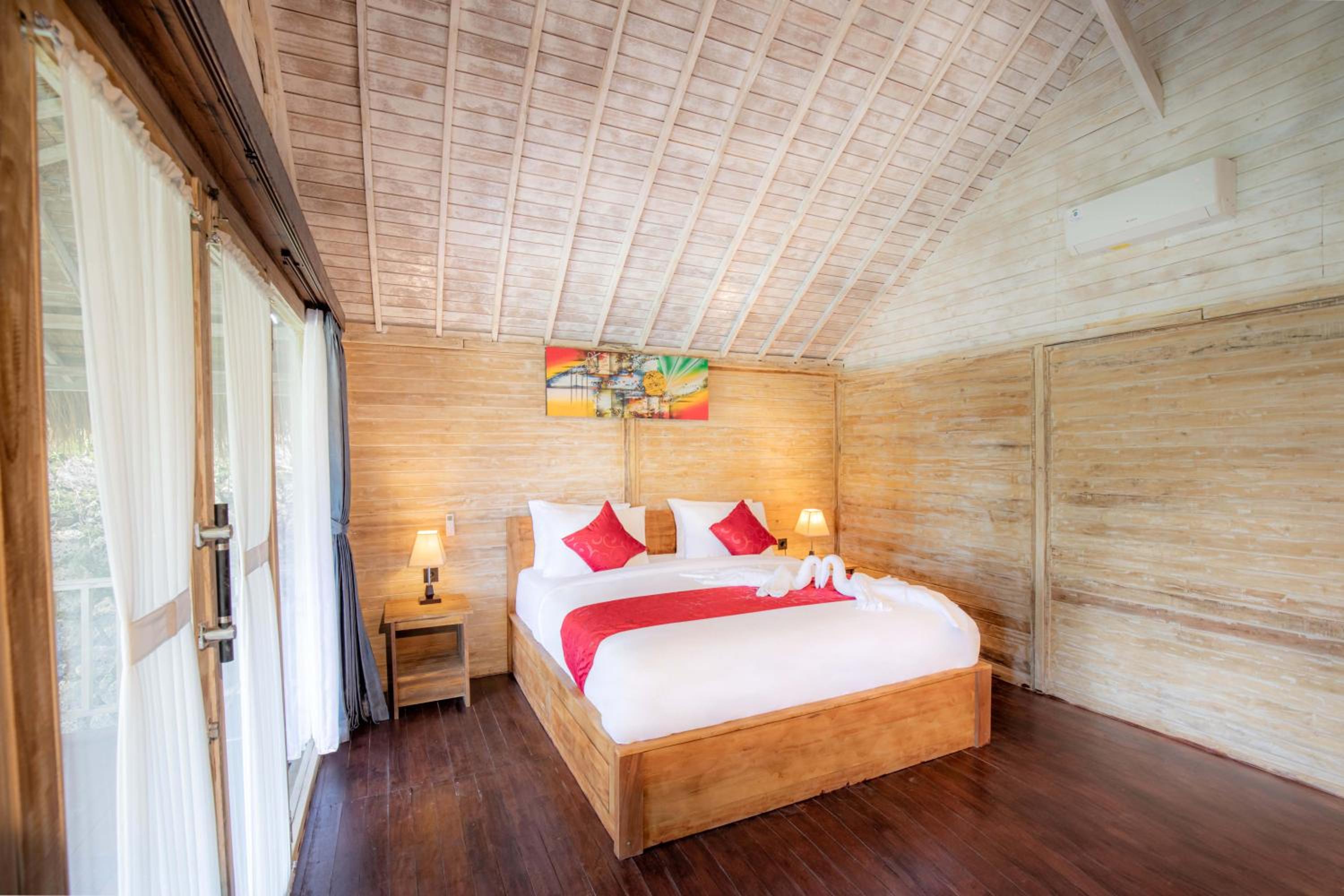 One-Bedroom Bungalow - Photo 2