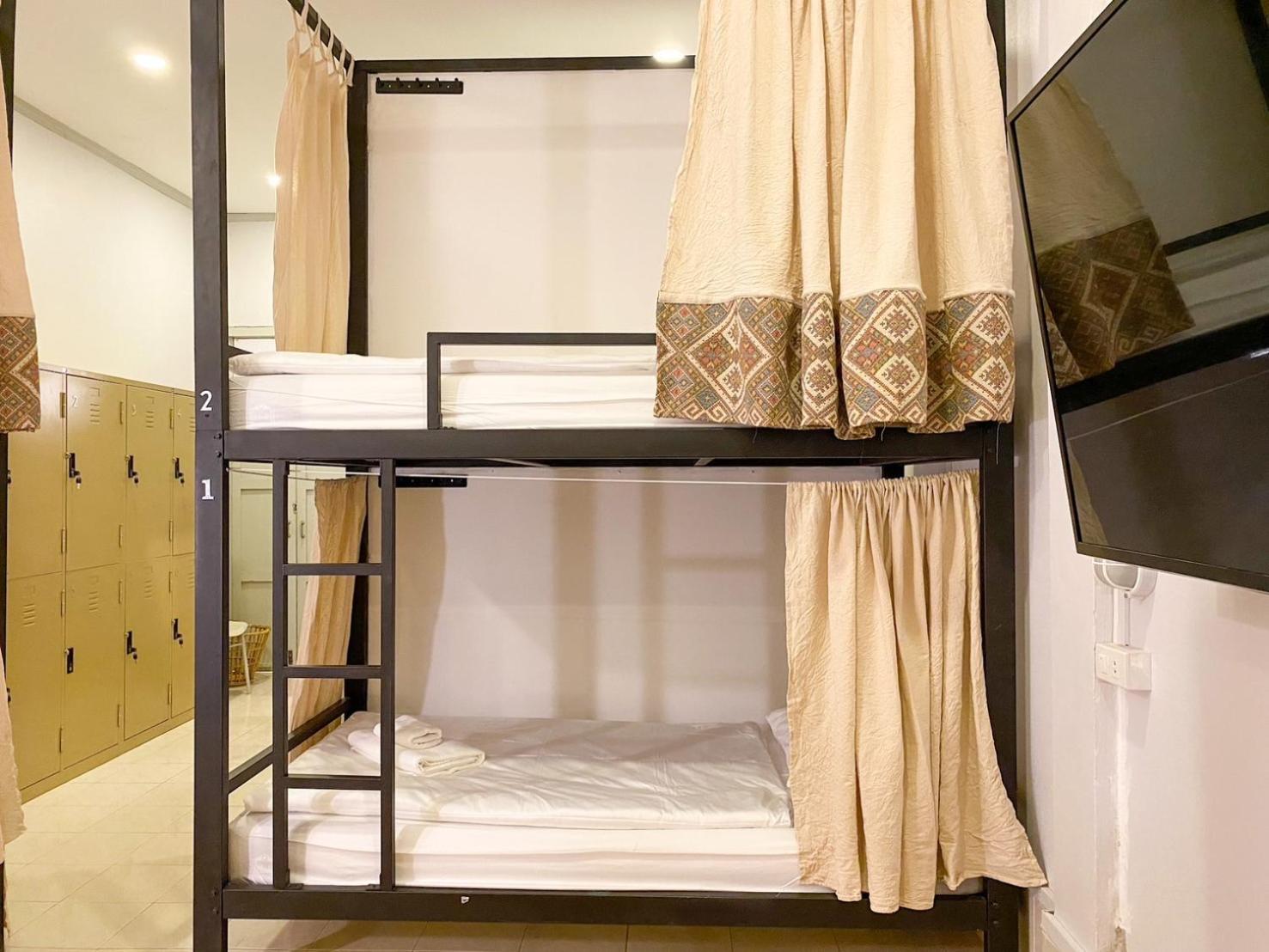 Bunk Bed in Female Dormitory Room   photo 3