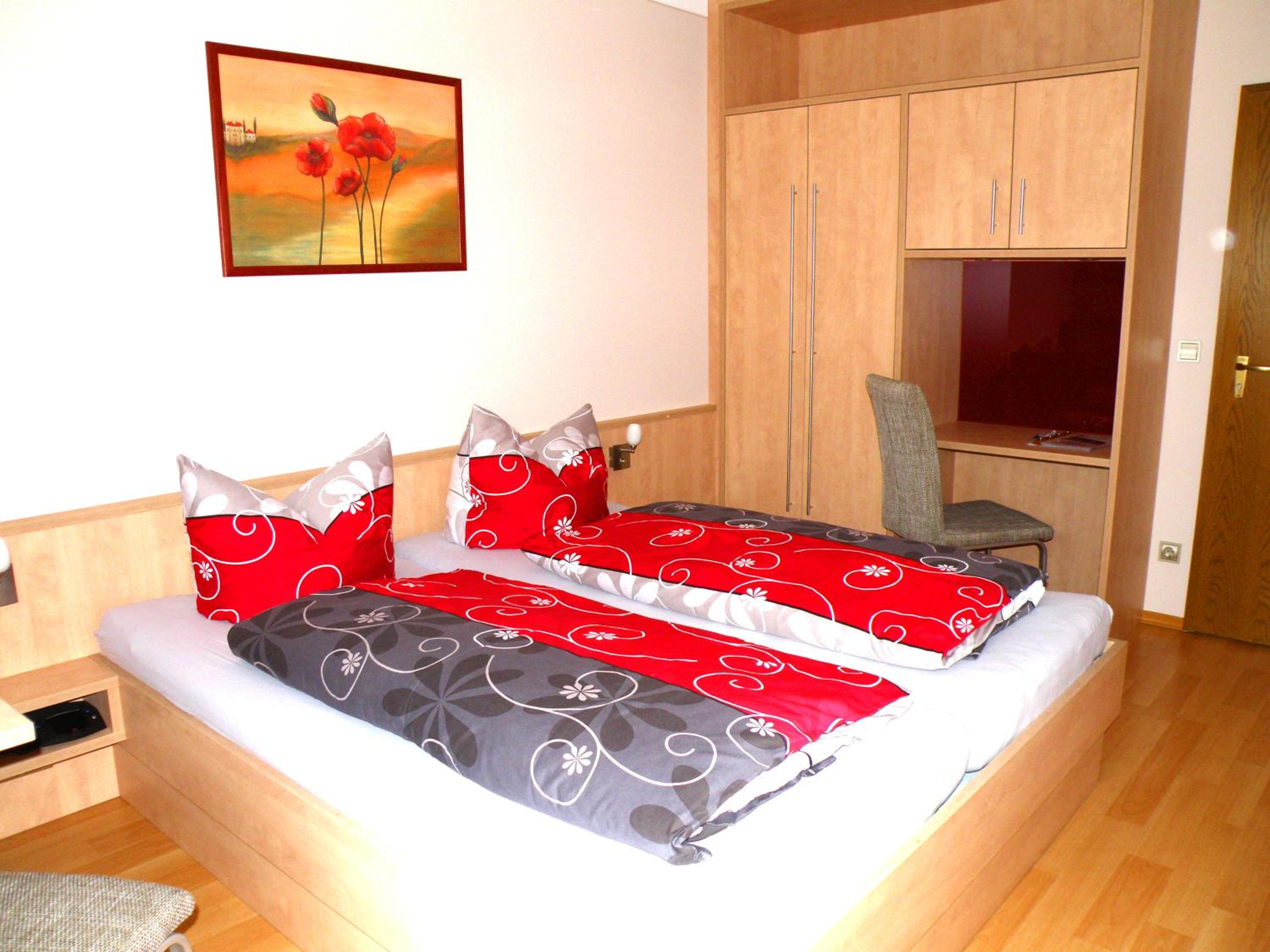 Comfort Double Room with Balcony - Photo 4