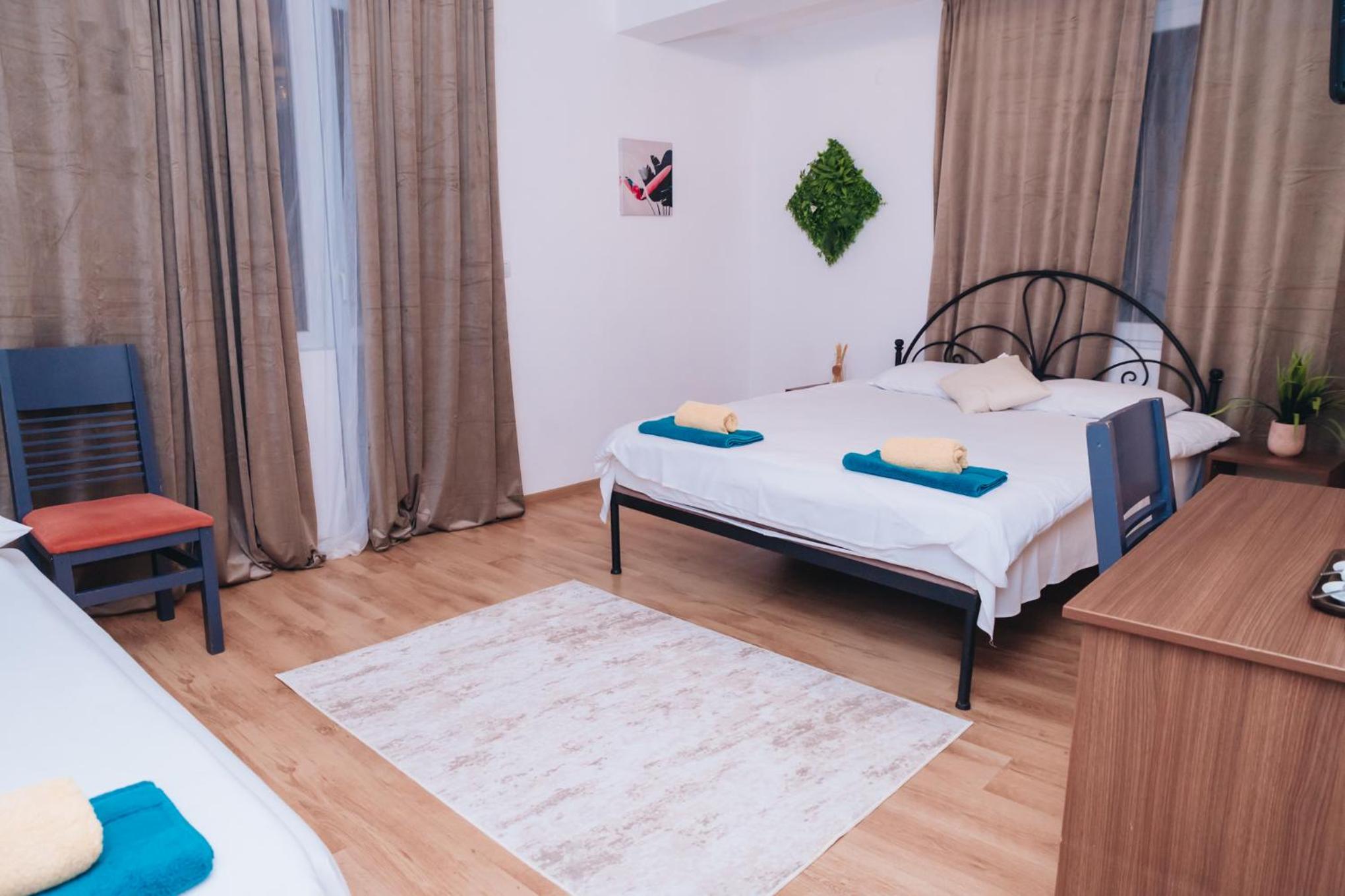Large Double Room photo 2