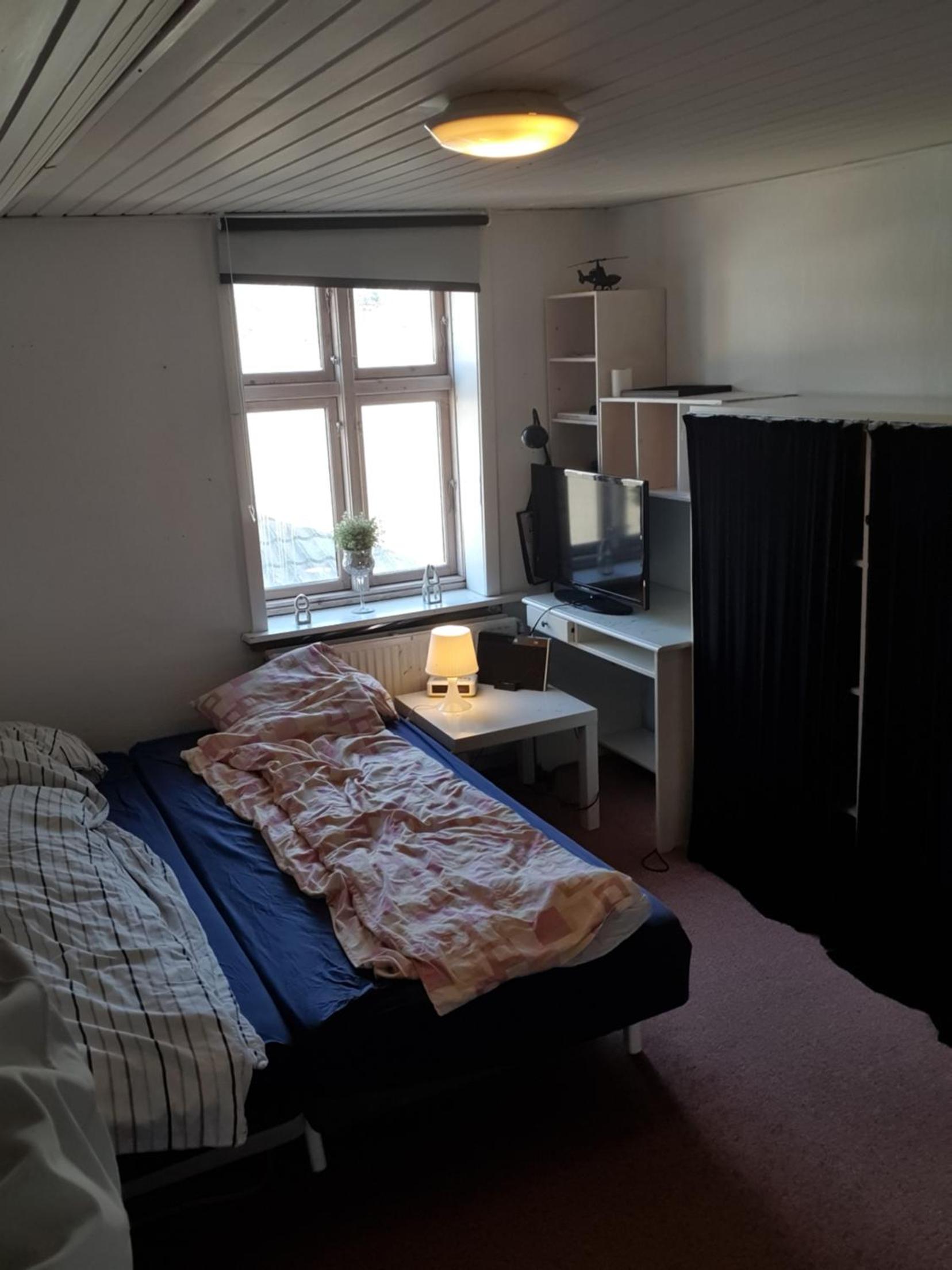 Double Room with Shared Bathroom photo 2