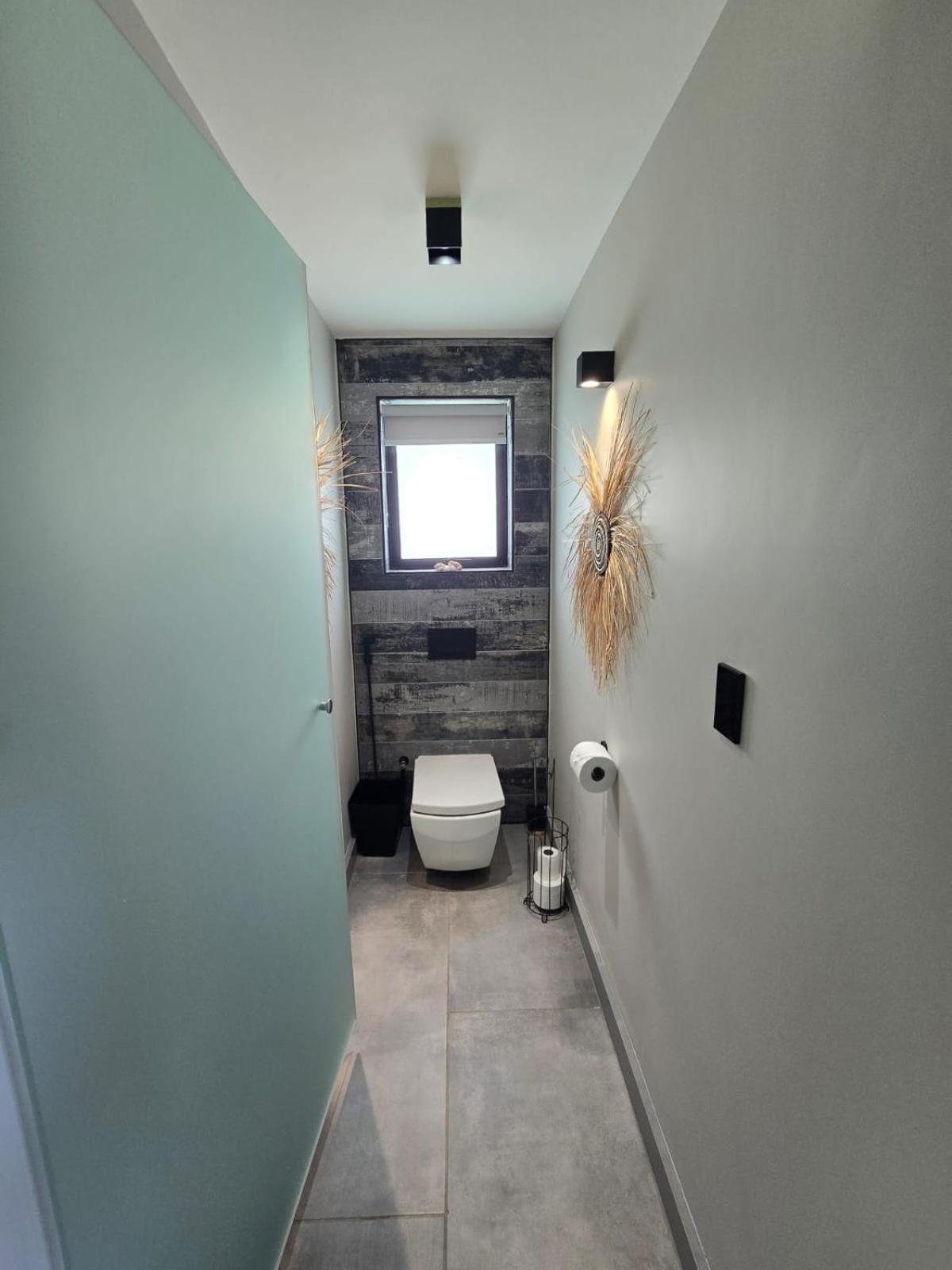 Five-Bedroom House photo 2