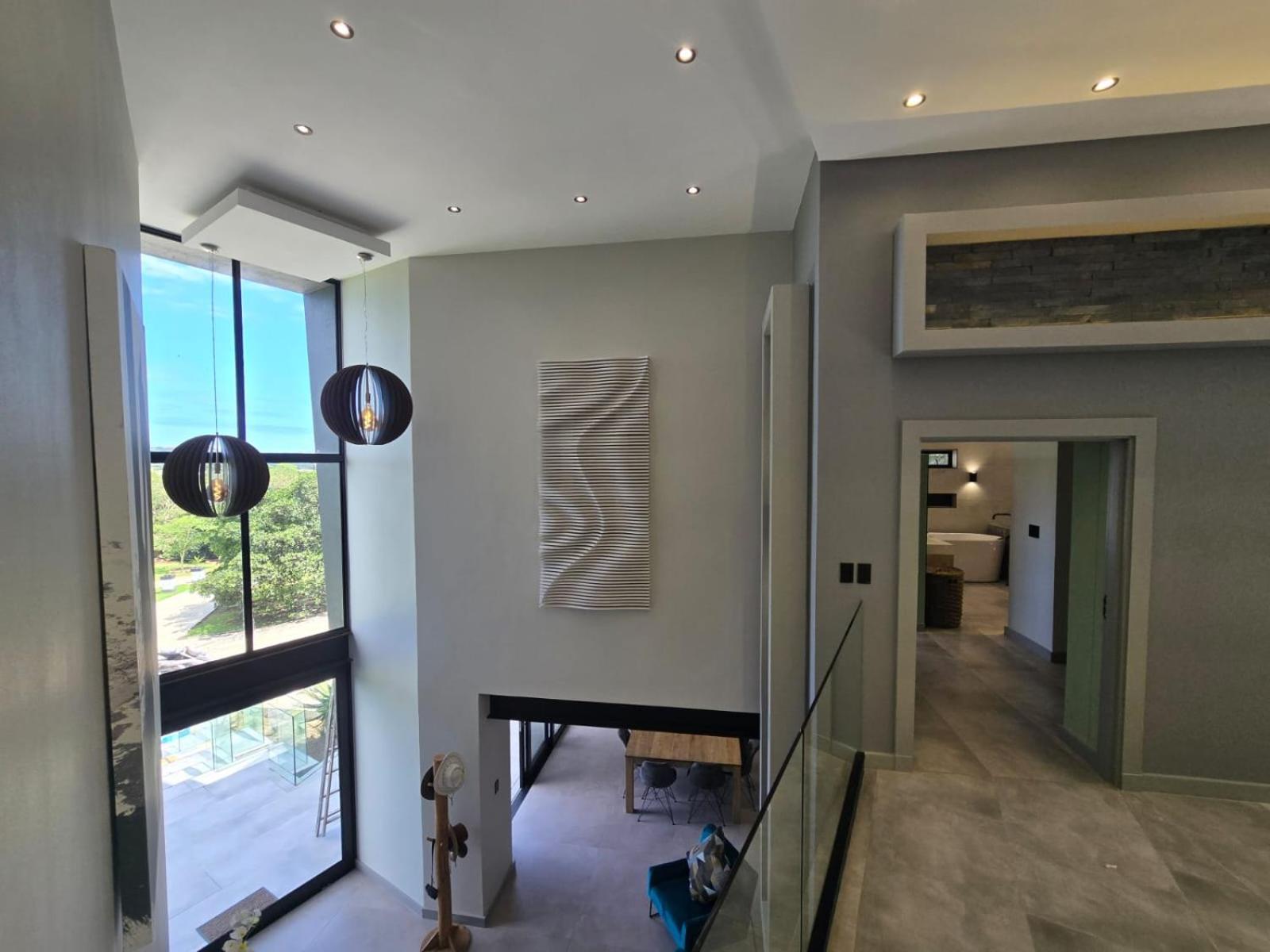 Five-Bedroom House photo 3