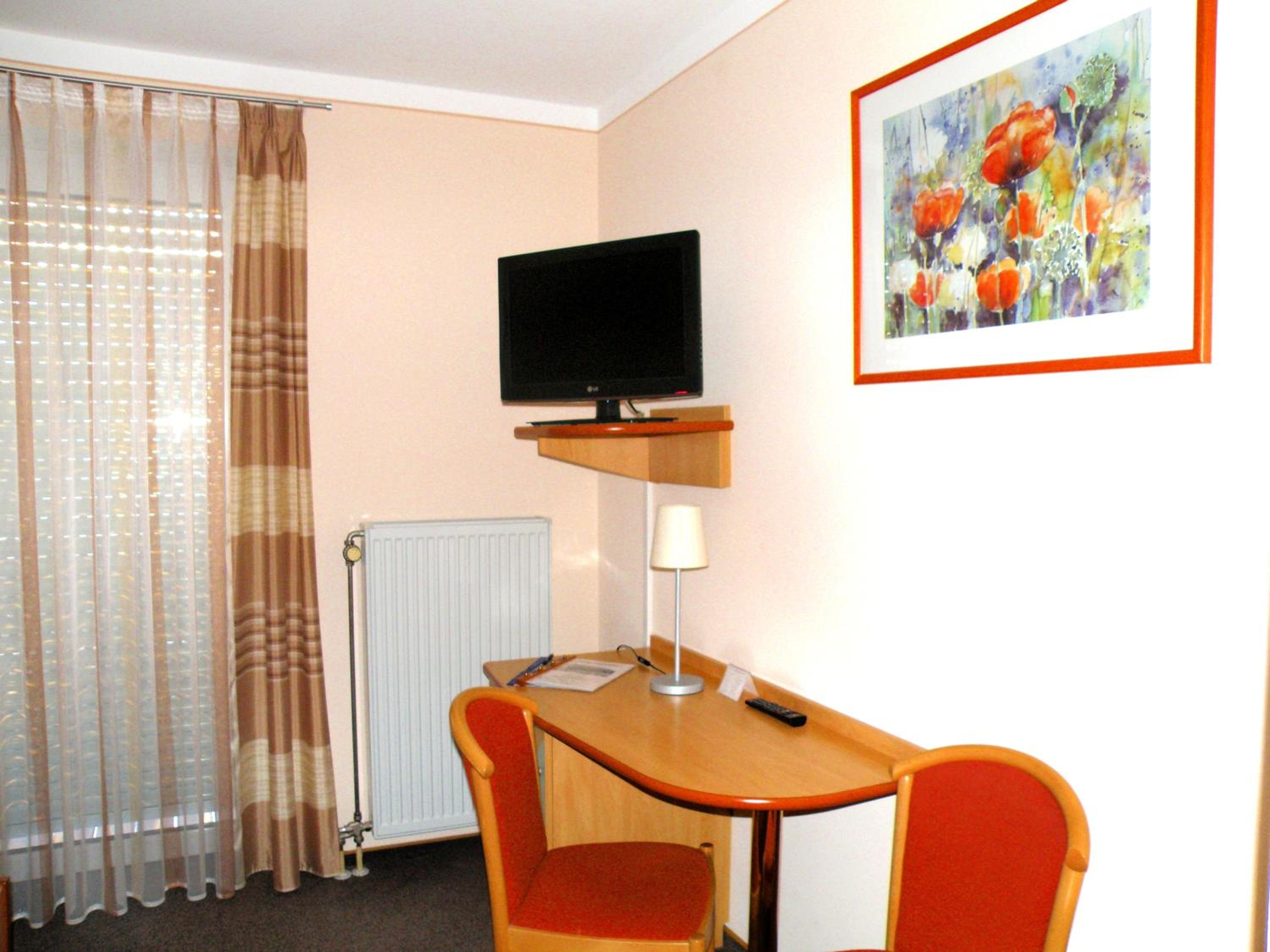 Comfort Double Room with Balcony - Photo 2