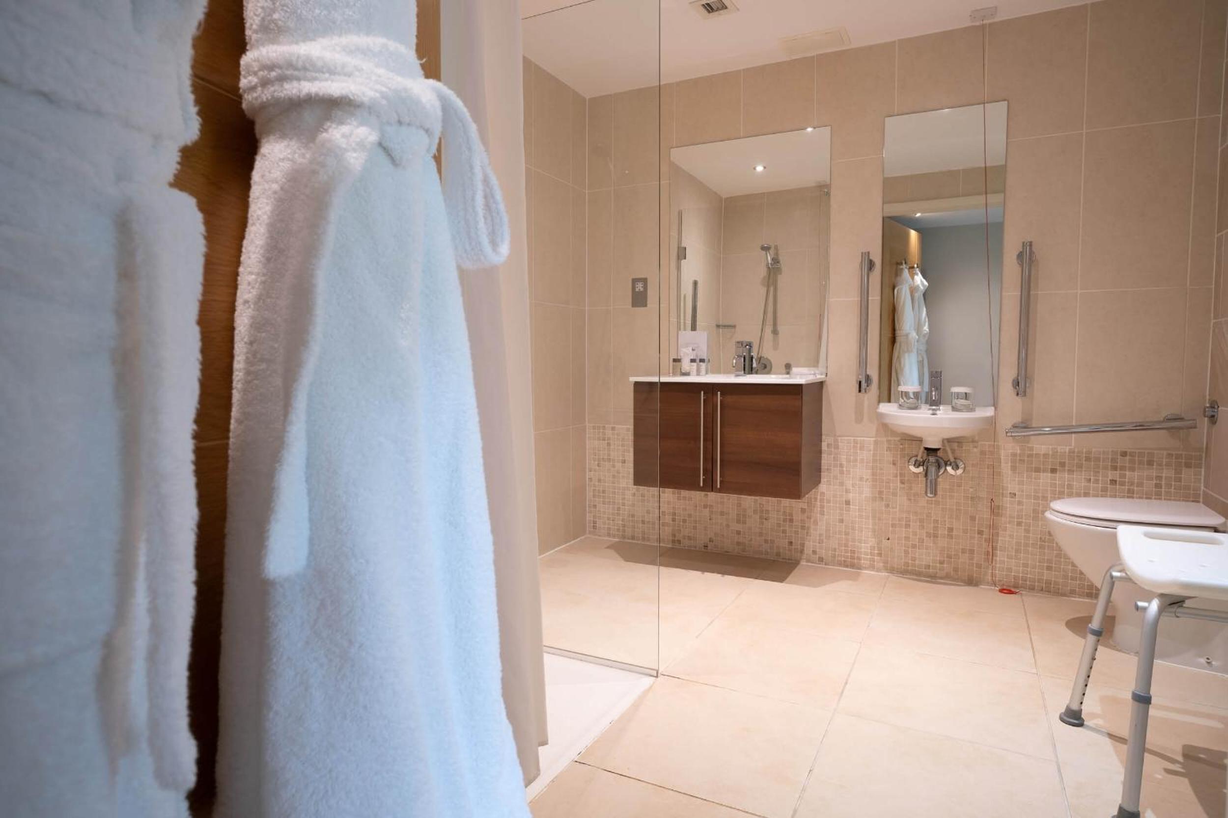 Double or Twin Room - Disability Access photo 3