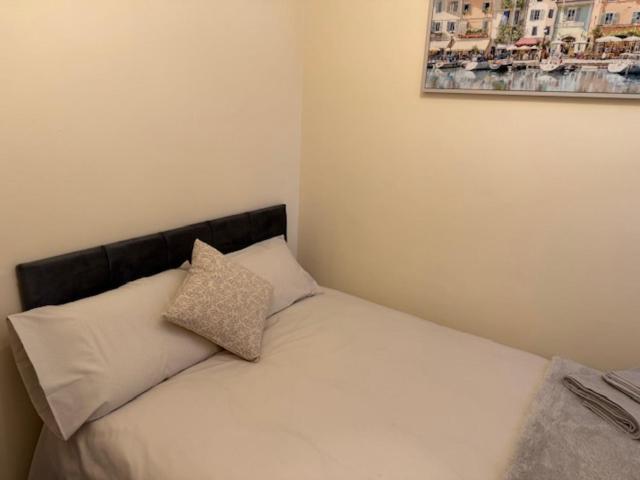 Double Room - Photo 7