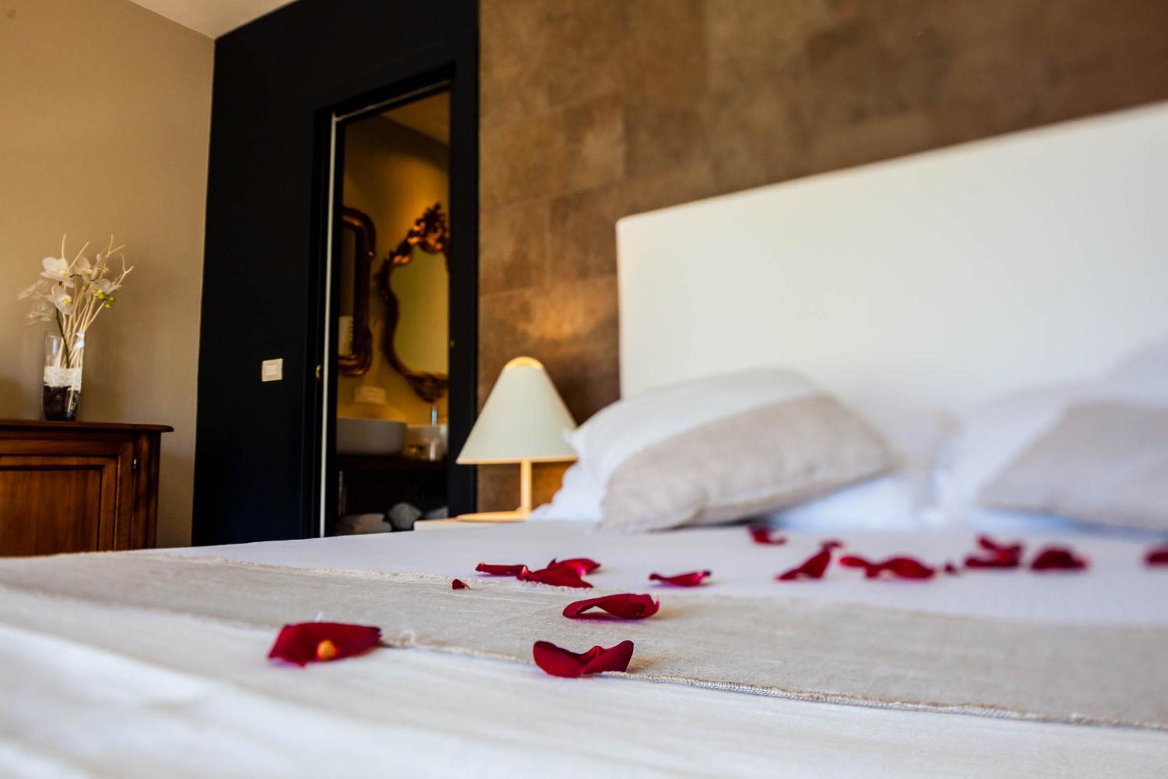 Suite with Lake View and Garden photo 3
