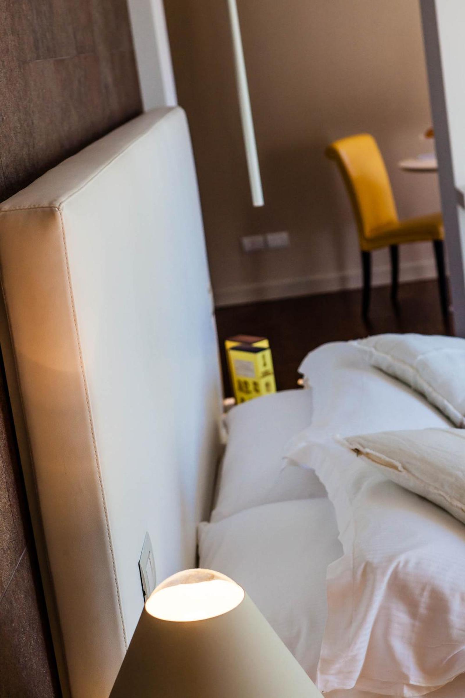 Suite with Lake View and Garden photo 2