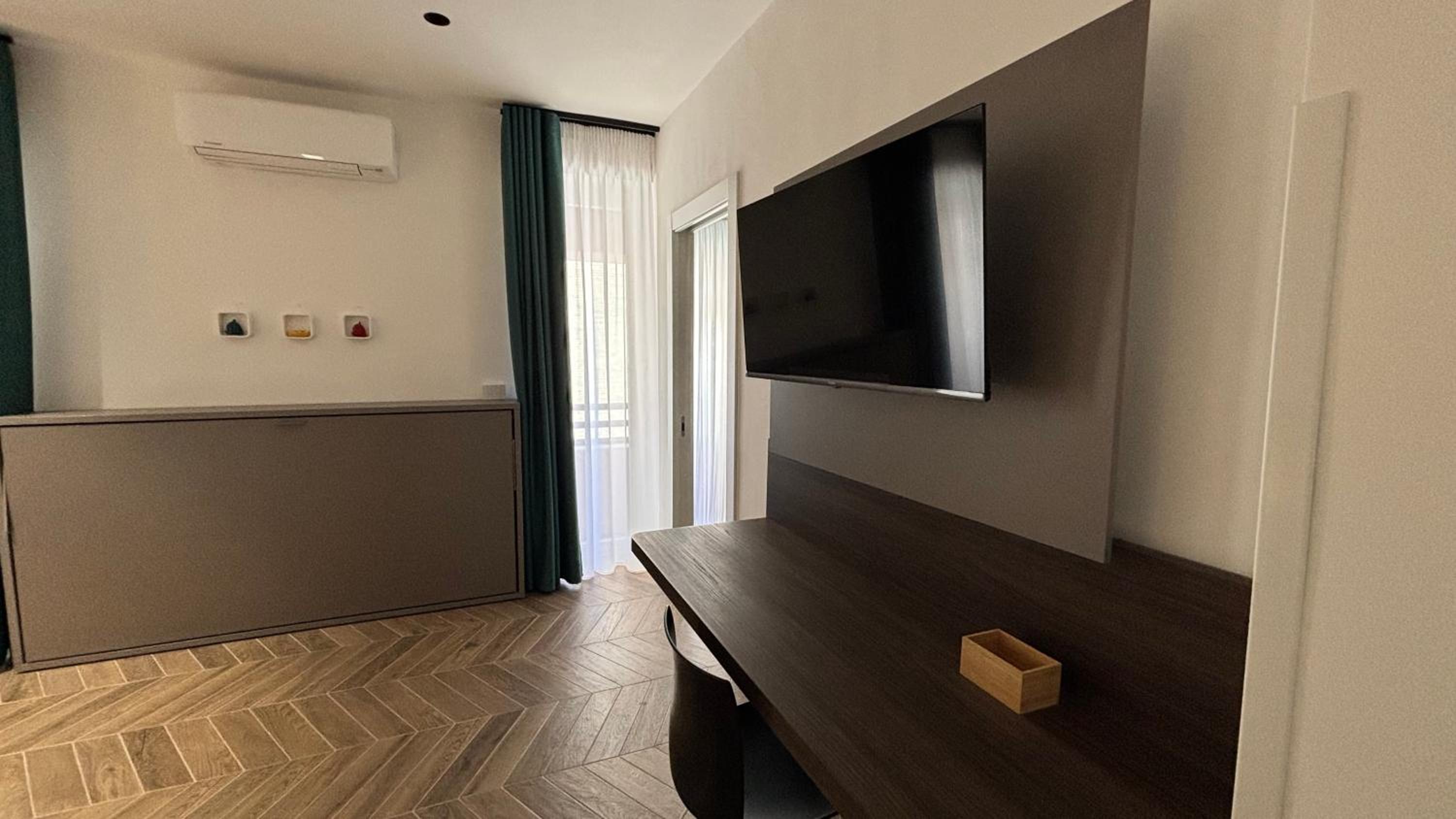 Deluxe Double Room with Side Sea View