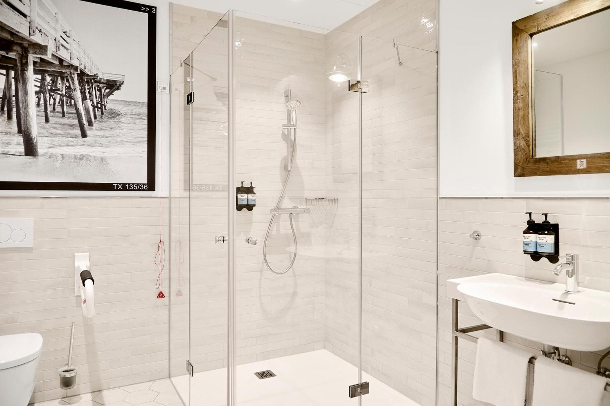 One-Bedroom Premium Apartment - Photo 5