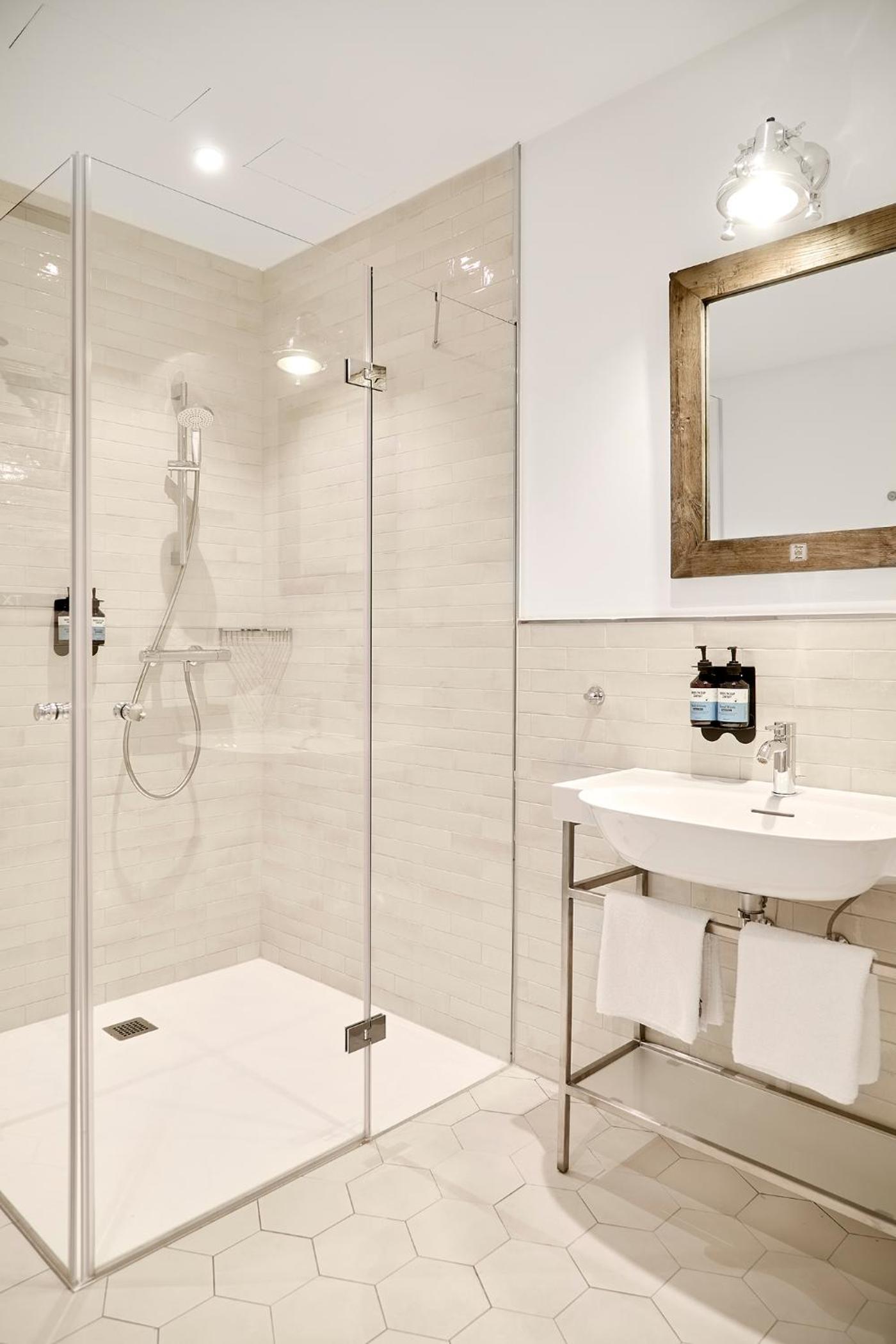 One-Bedroom Premium Apartment - Photo 6