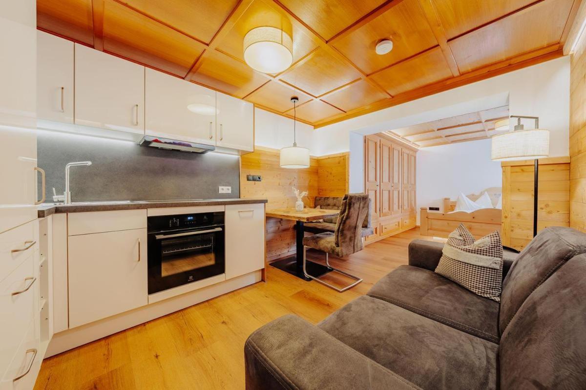 One-Bedroom Apartment with Shower photo 1