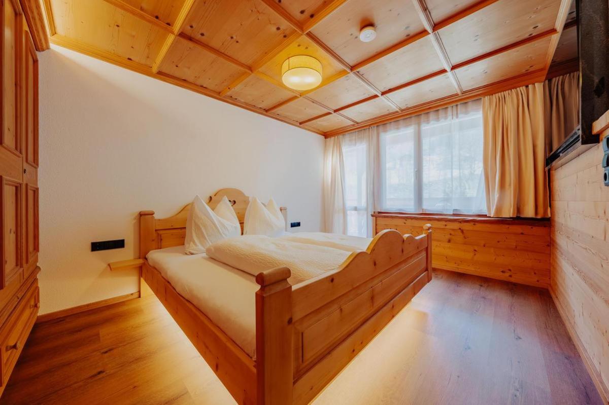 One-Bedroom Apartment with Shower photo 1