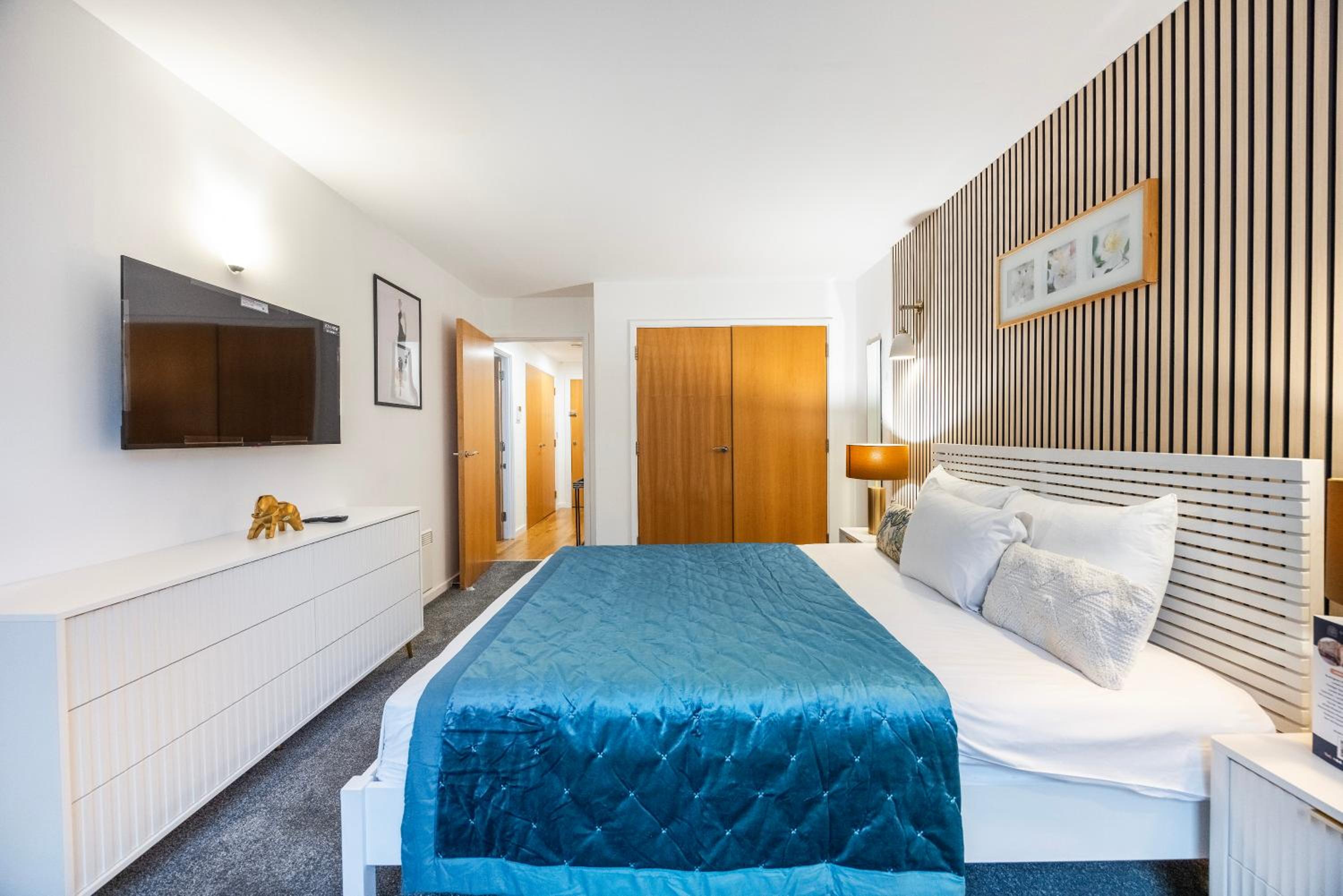 One-Bedroom Apartment with Balcony photo 3