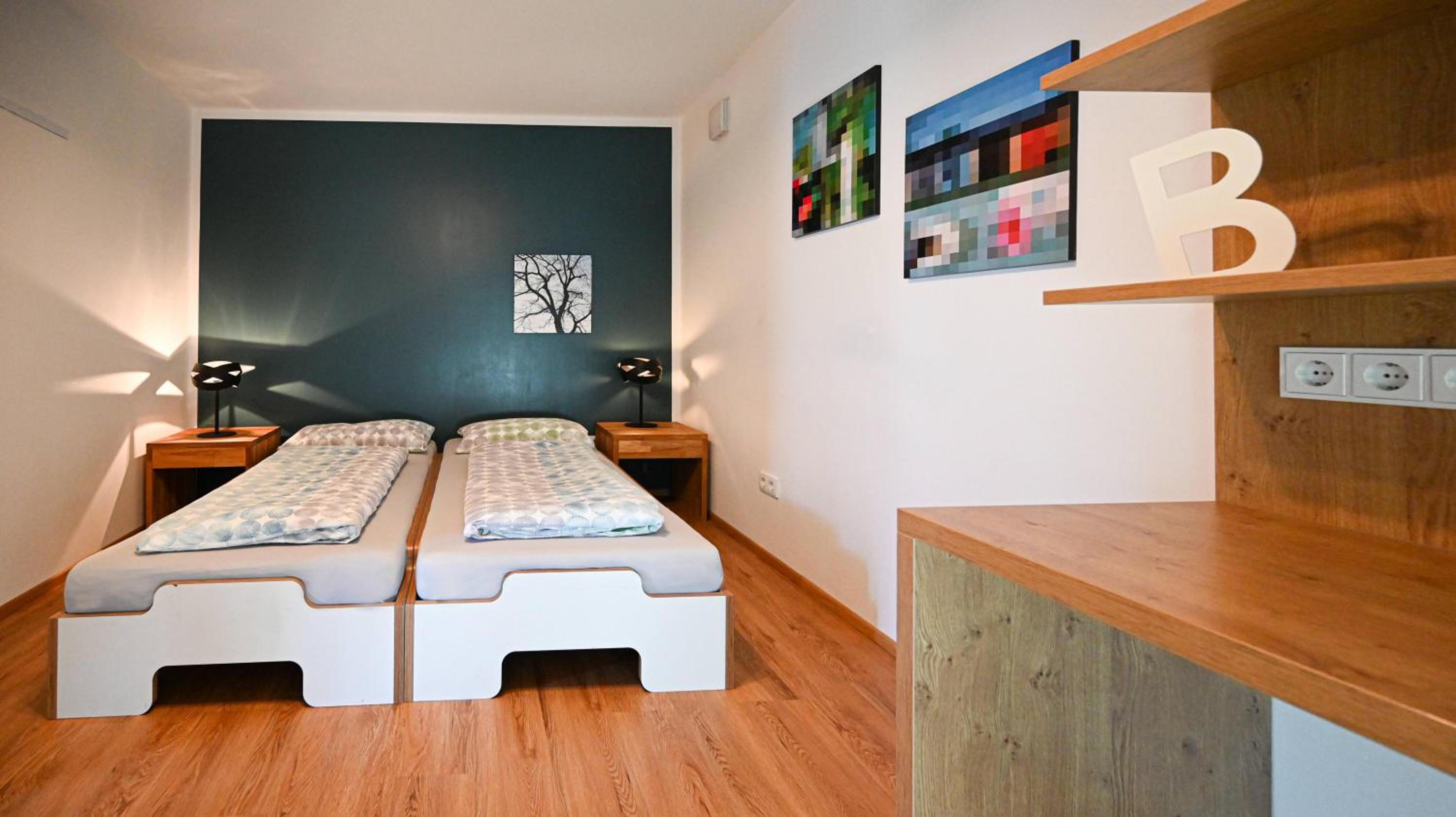 Apartment with Mountain View