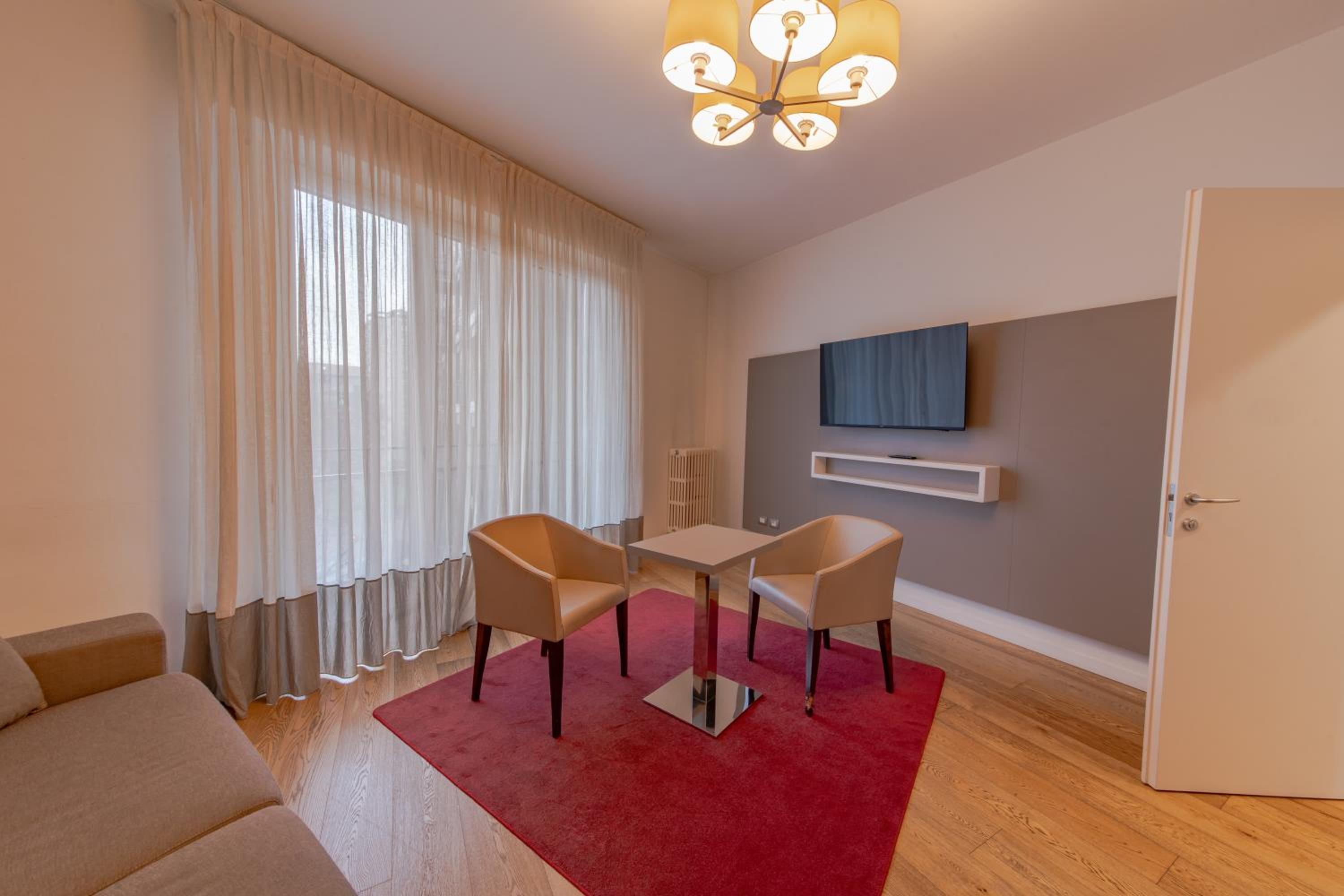 Superior Apartment thumbnail 5