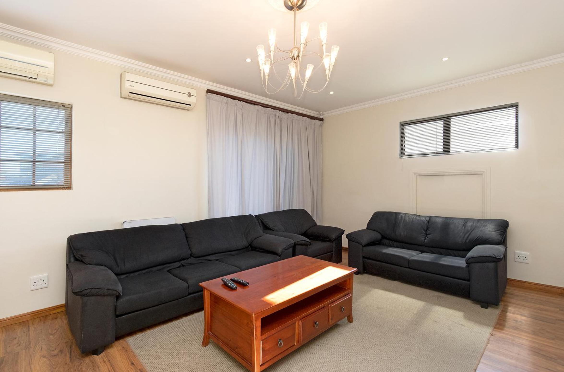 Apartment with Terrace - Photo 18
