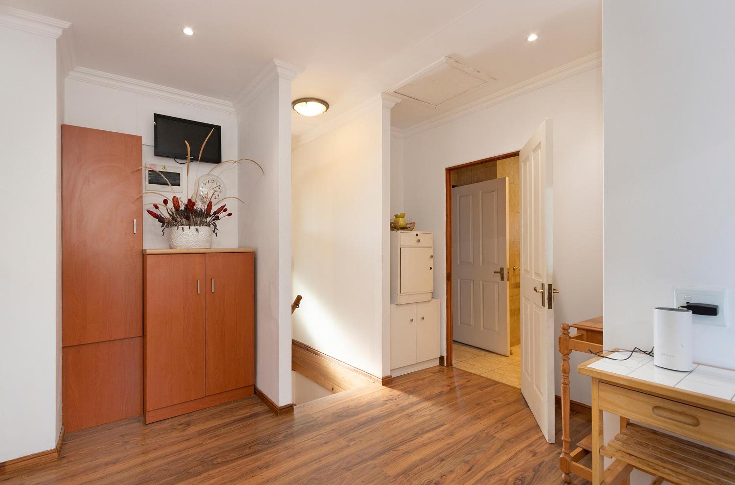 Apartment with Terrace - Photo 14