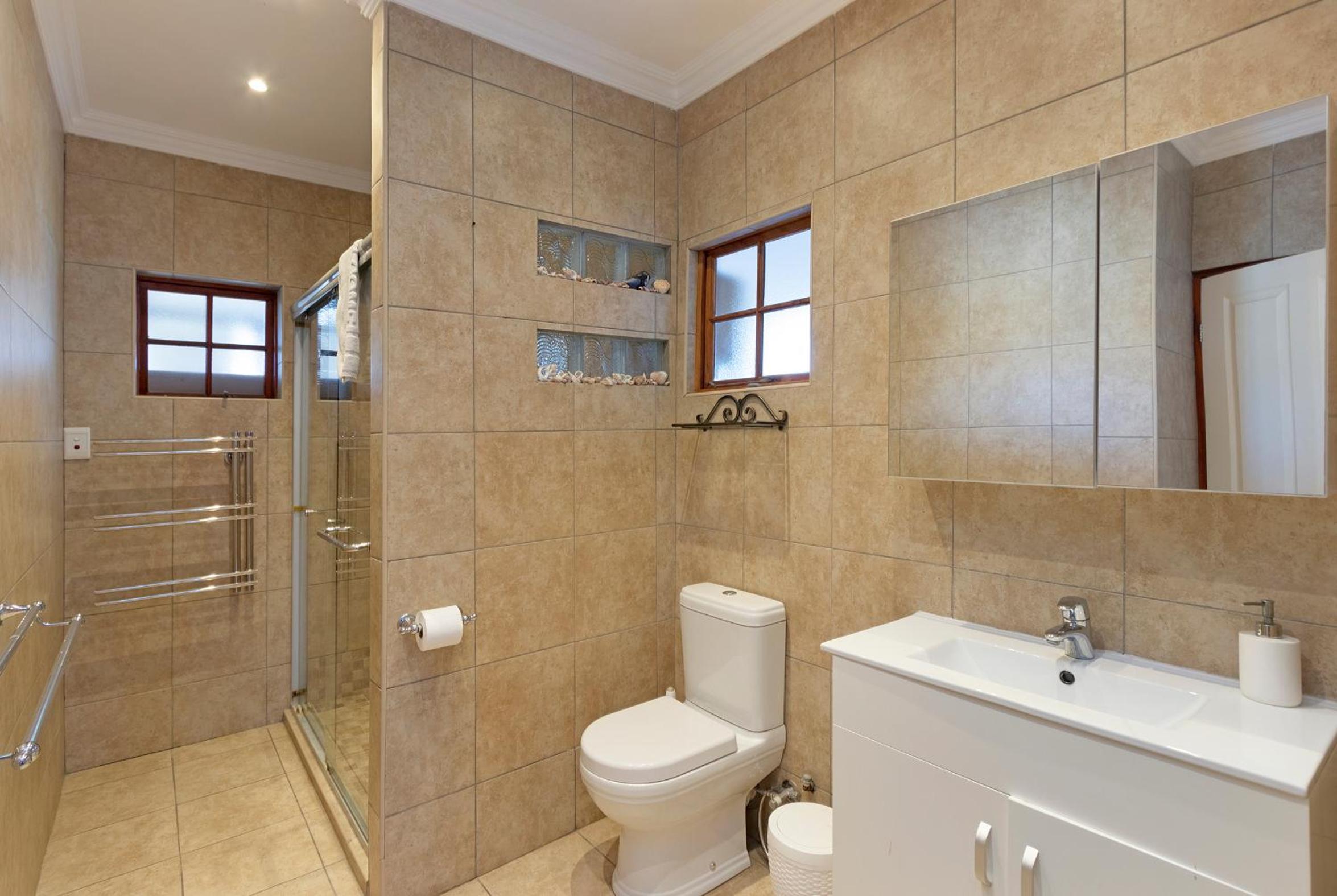 Apartment with Terrace - Photo 13