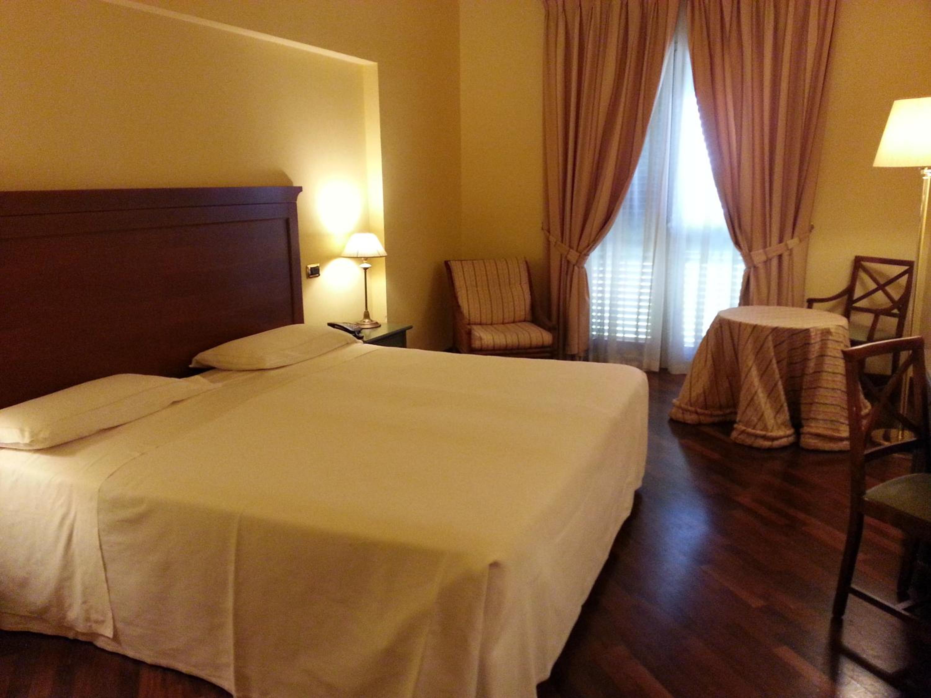 Standard Double or Twin Room with Sea View - Photo 2