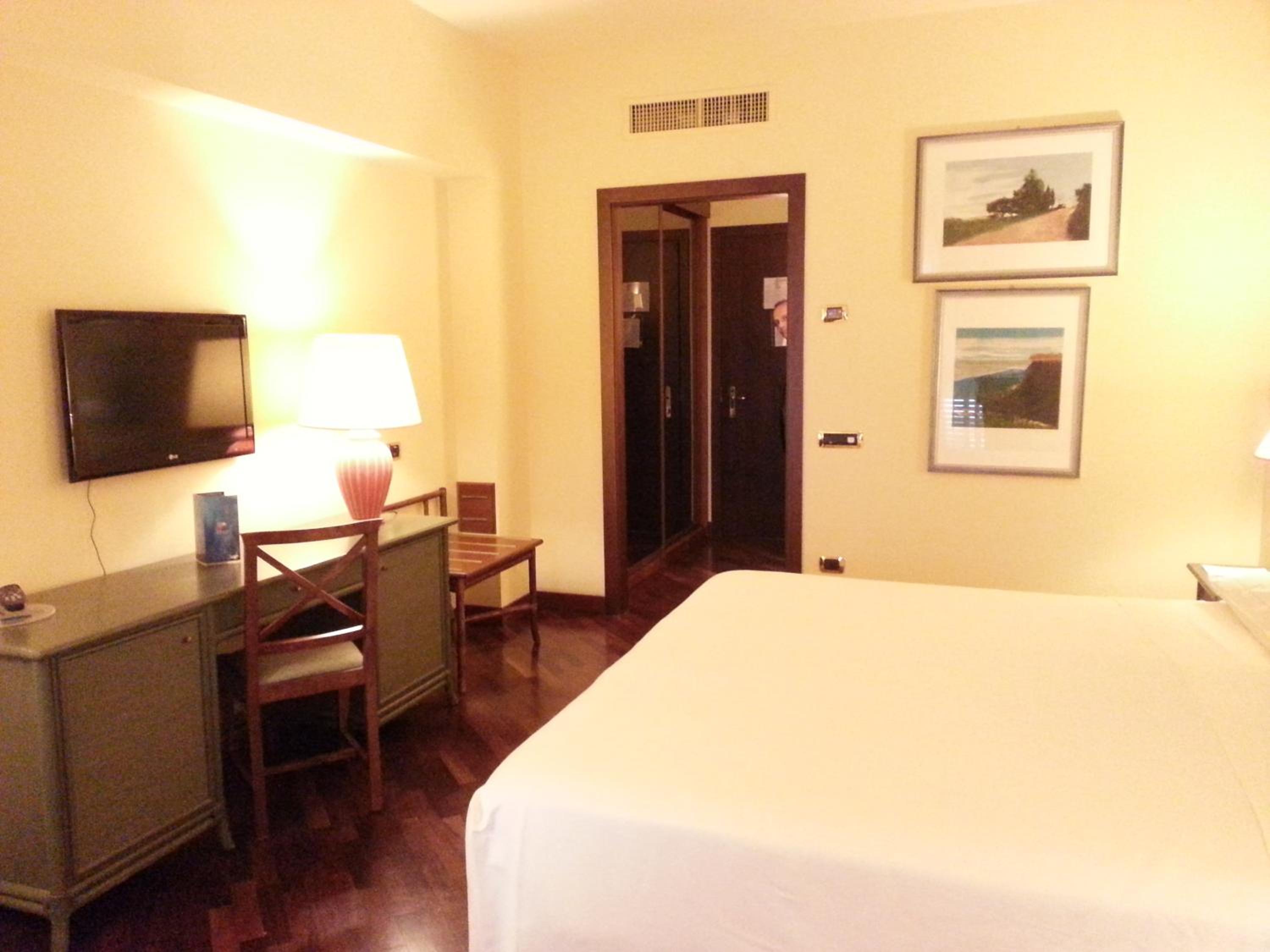 Standard Double or Twin Room - Photo 1
